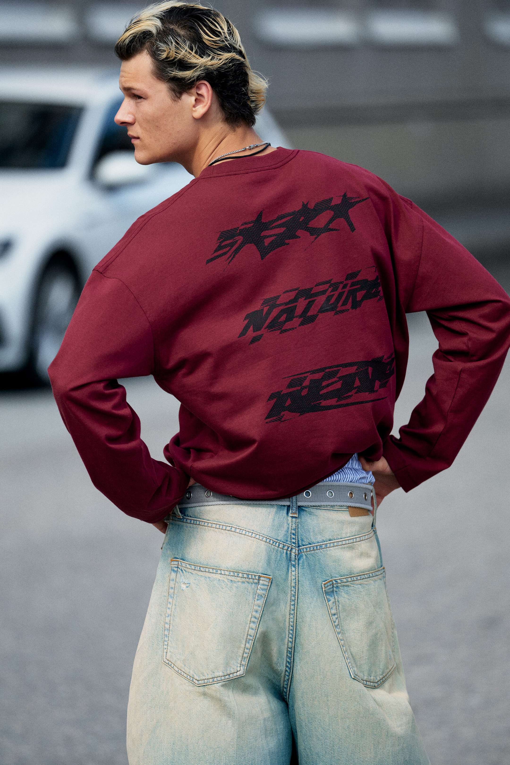 Dunkelrot - "Racer" - Oversized Longsleeve mit Grafikprint - 6