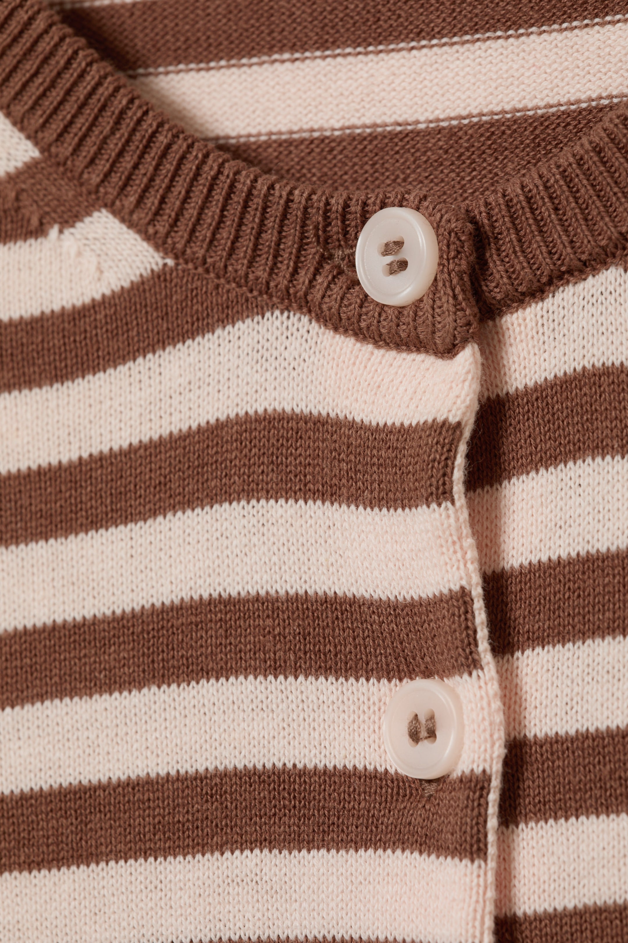 Brunrandig - Finstickad cardigan i bomull - 2