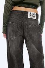 Chafe Black - Looser Regular Waist Loose Straight Jeans - 8