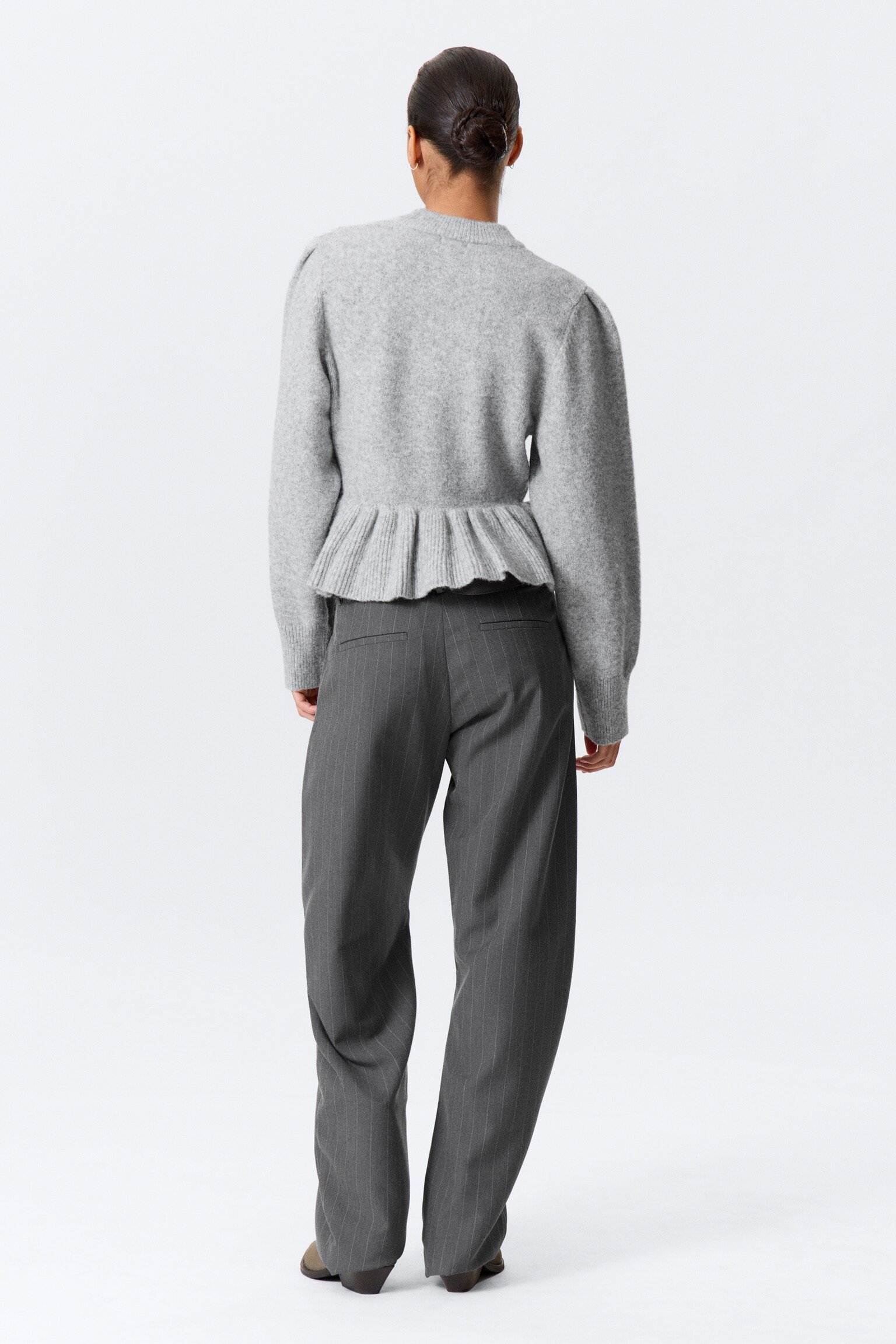 Svetr s volánovým lemem - šedý melír/Off-white - 5