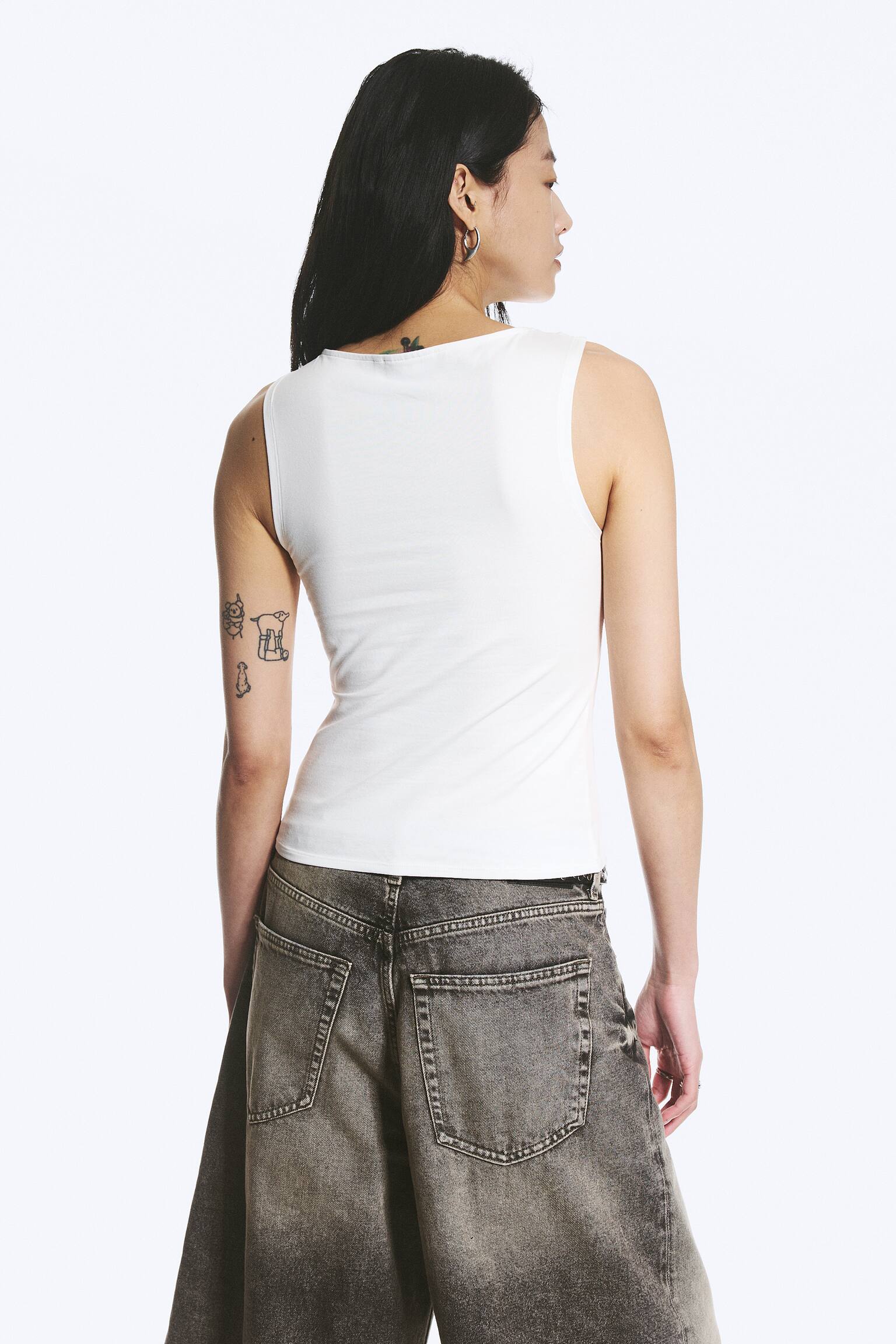 Top z dekoltem w serek - Biały/Ciemnoczerwony - 5