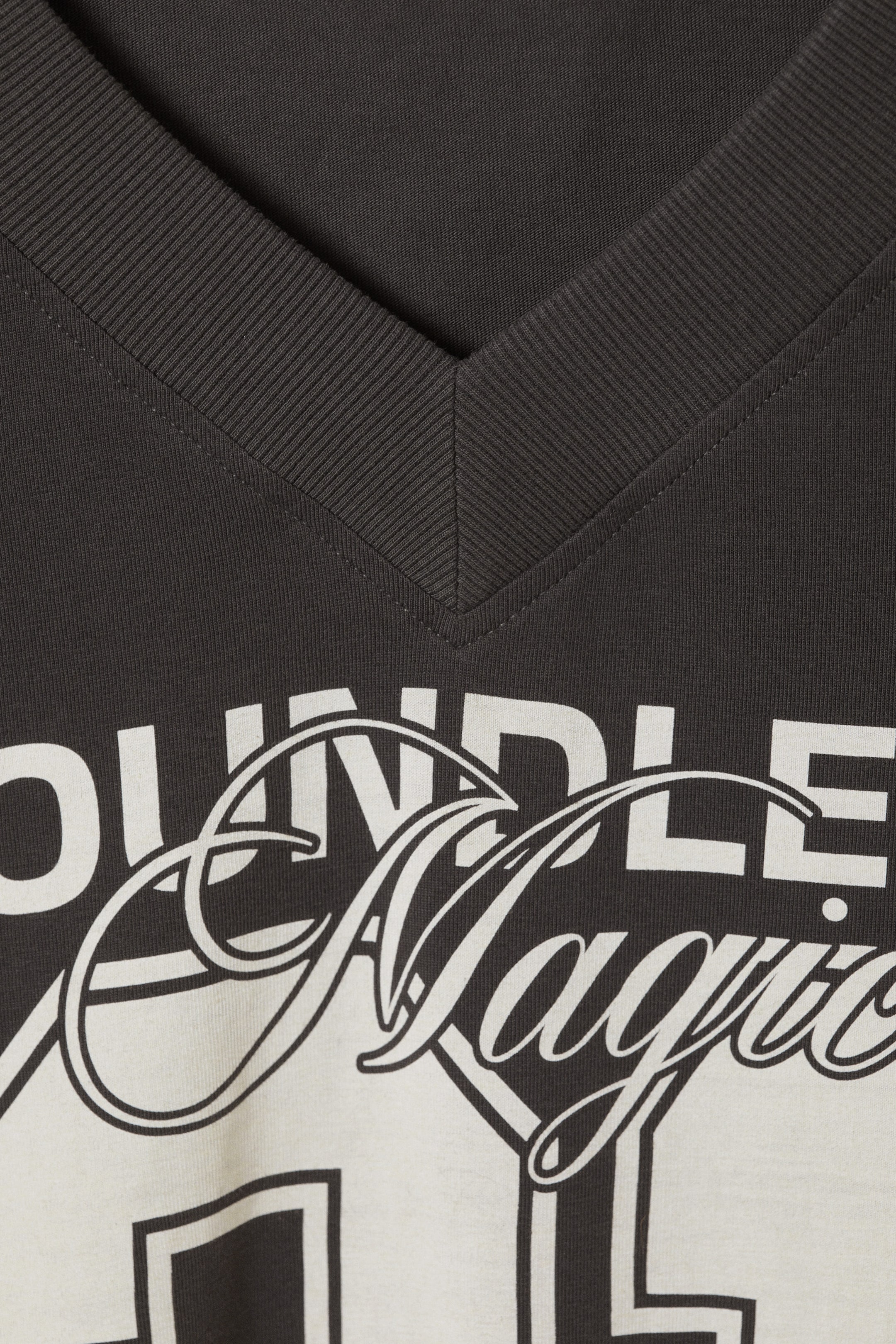 Black - Graphic V-Neck T-shirt - 2