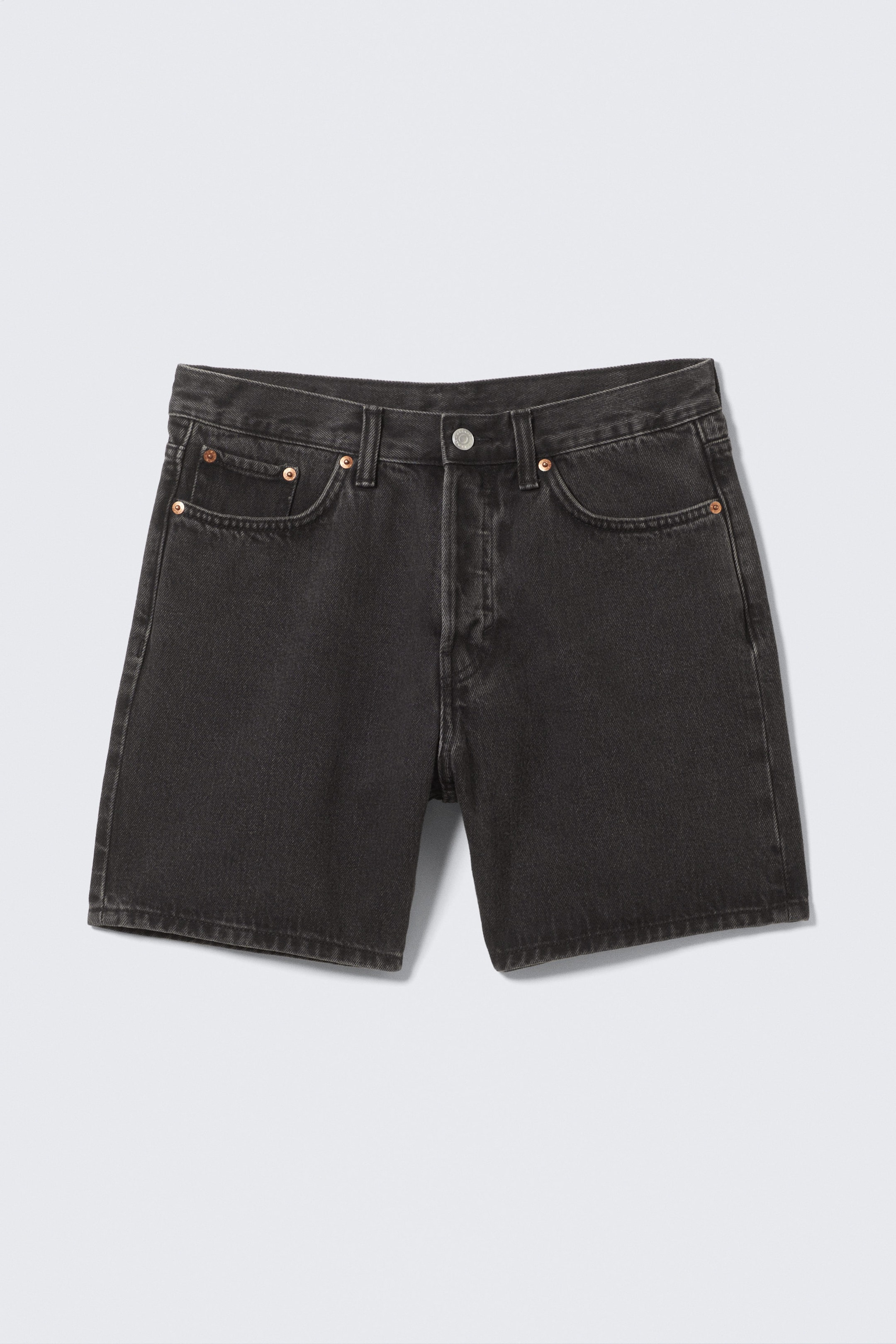 Tuned Black - Schwarz - Space - Relaxte, mittellange Denim-Shorts - 1