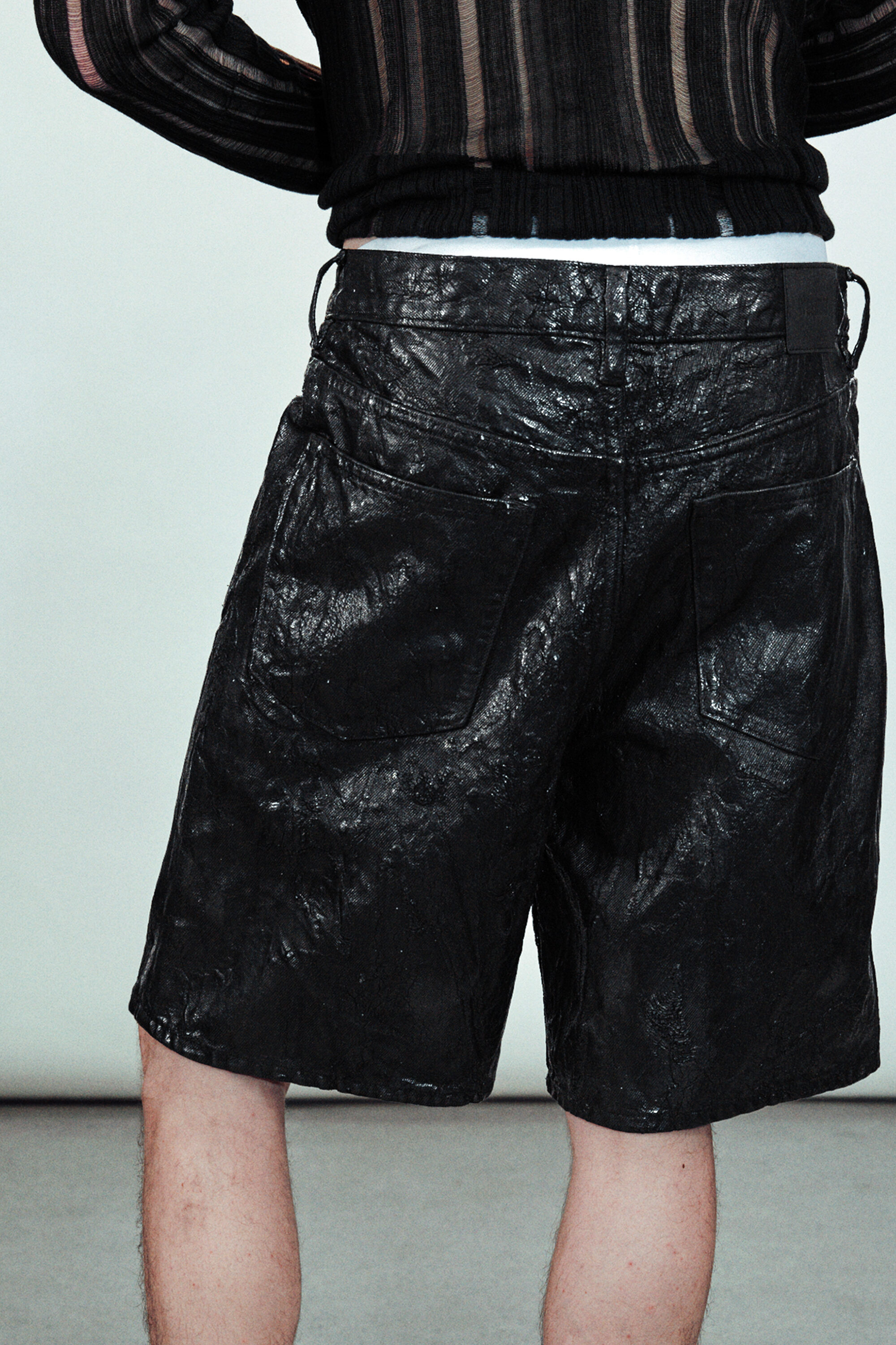 loose low rise coated denim shorts - Black | Weekday WW