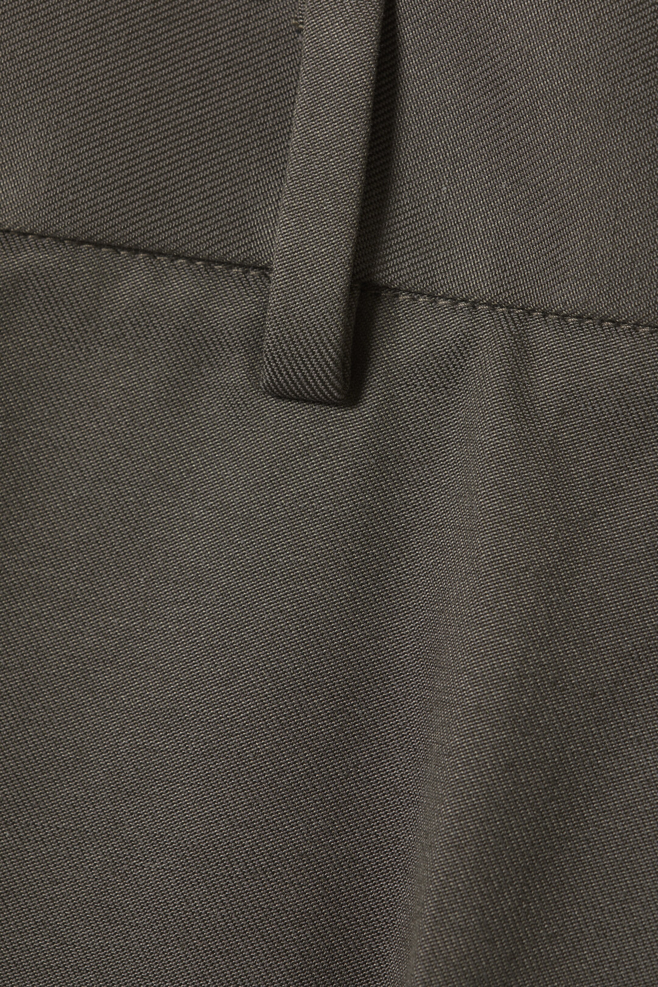 Vezi imaginea mai mare: Relaxed Fit Twill Suiting Trousers - Dark Mole - BĂRBAŢI | H&M RO 2