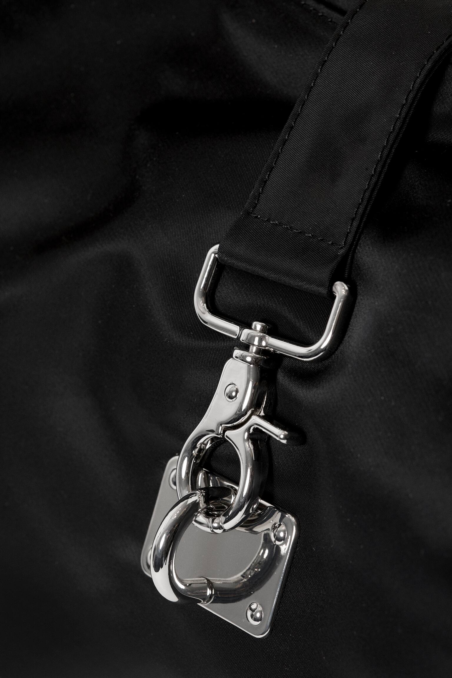 Medium skuldertaske med løs pasform og spænde - Sort - 4