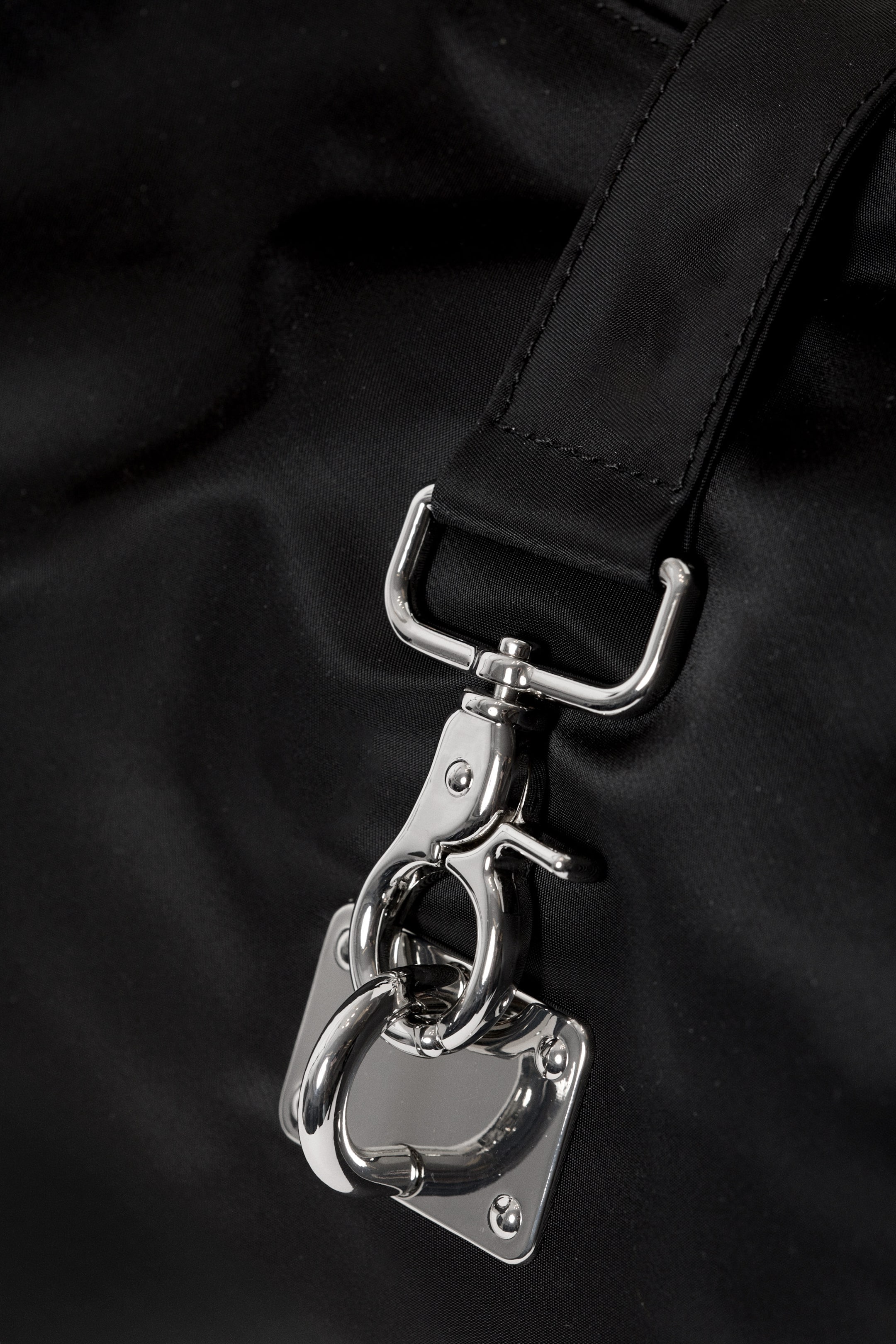 Svart - Medium Slouched Clasp Shoulder Bag - 4