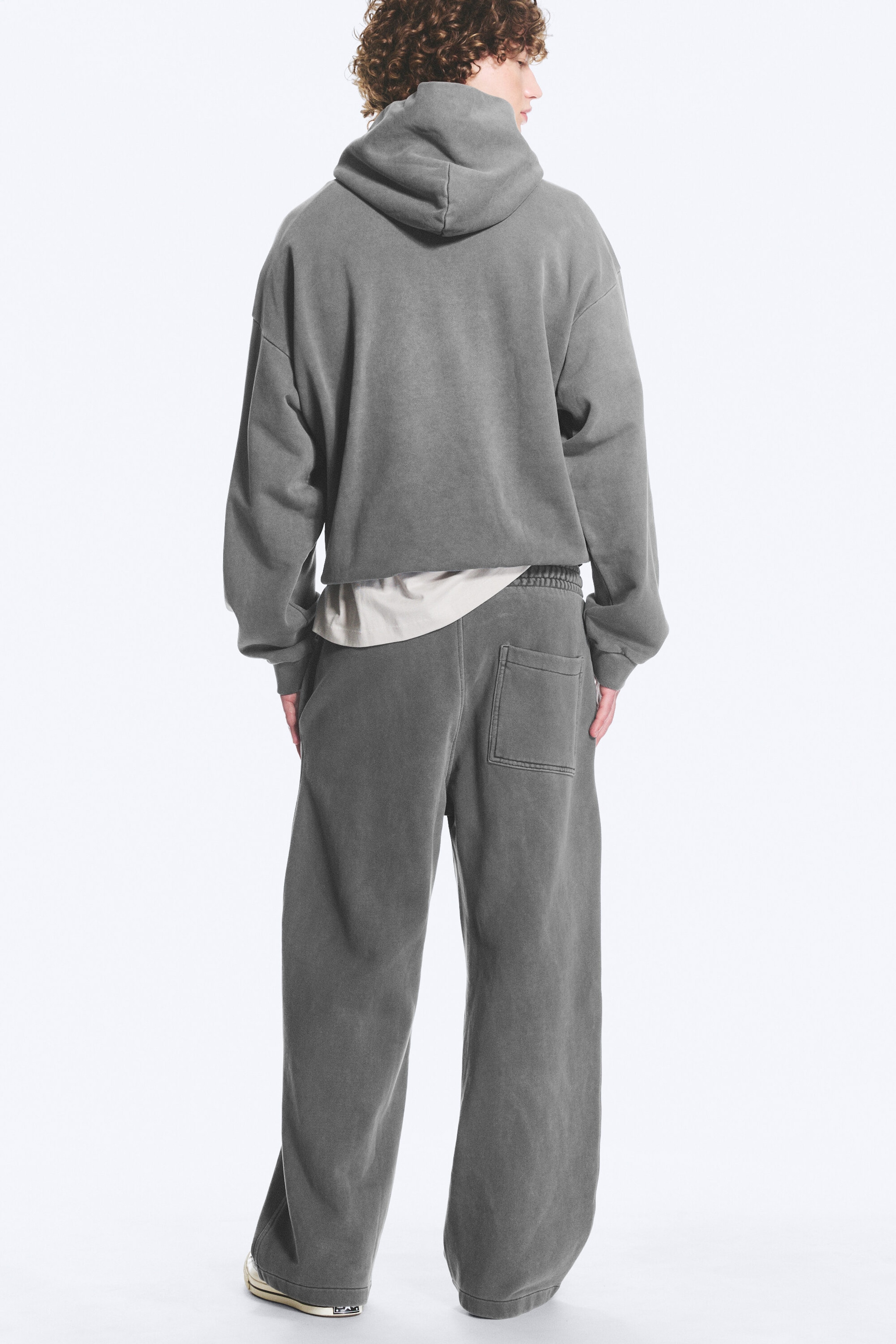 Ausgewaschenes Dunkelgrau - Weite Sweatpants aus schwerem Baumwoll-Frottee - 3