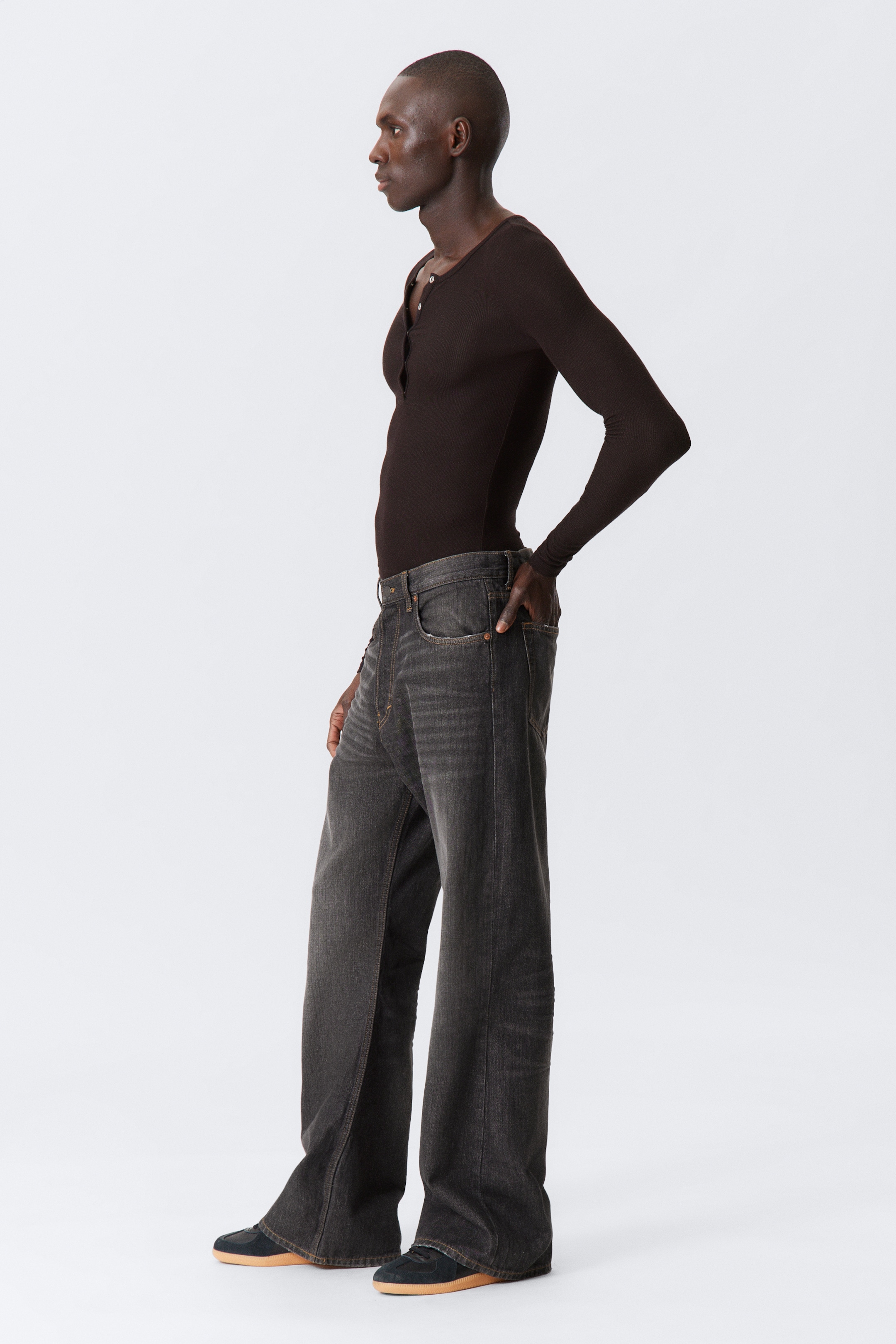 Visa större bild: Time Loose Bootcut Leg Jeans - Ash Black - Svart - HERR | H&M SE 6