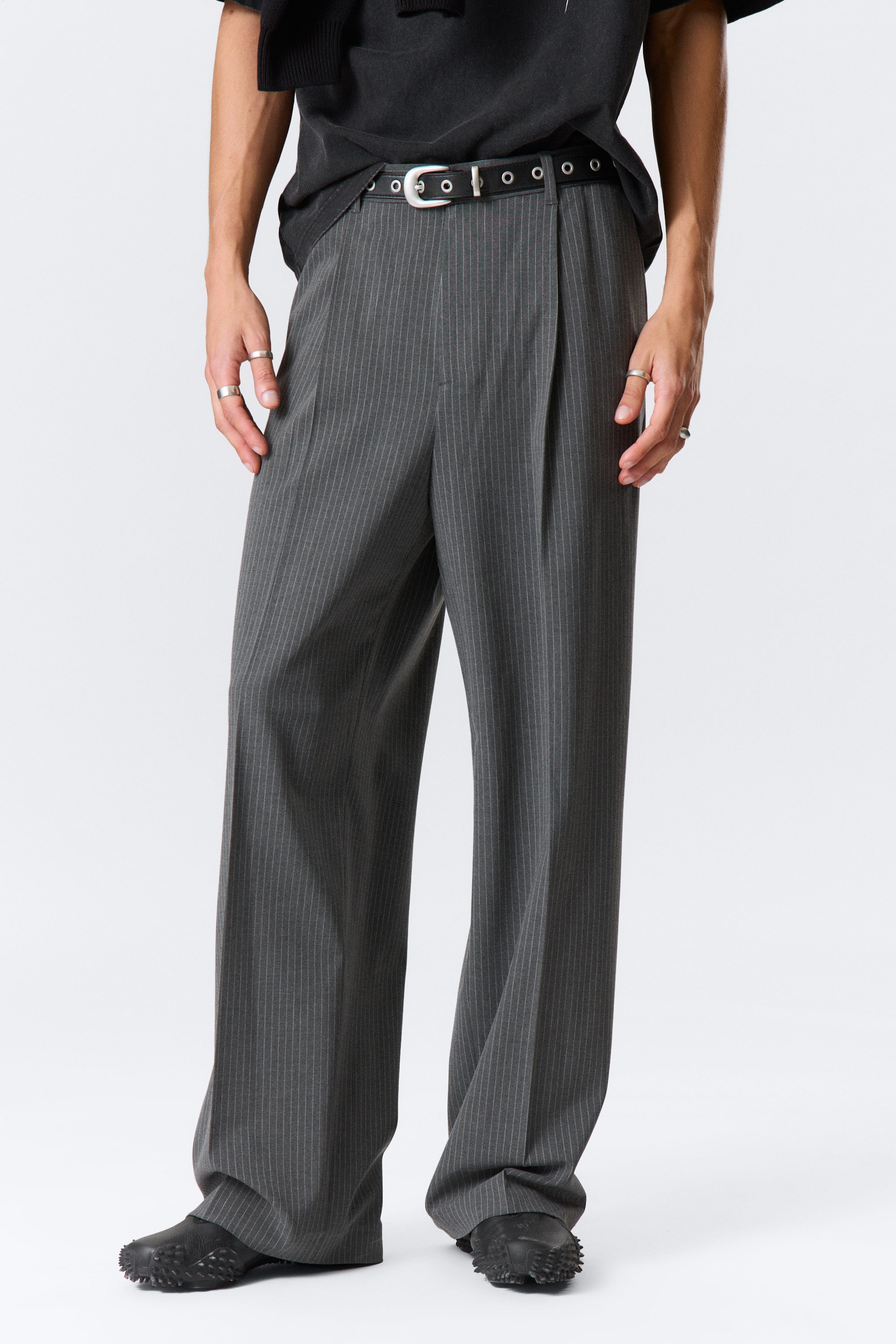 Fines rayures gris foncé - Pantalon tailleur oversize Uno - 2