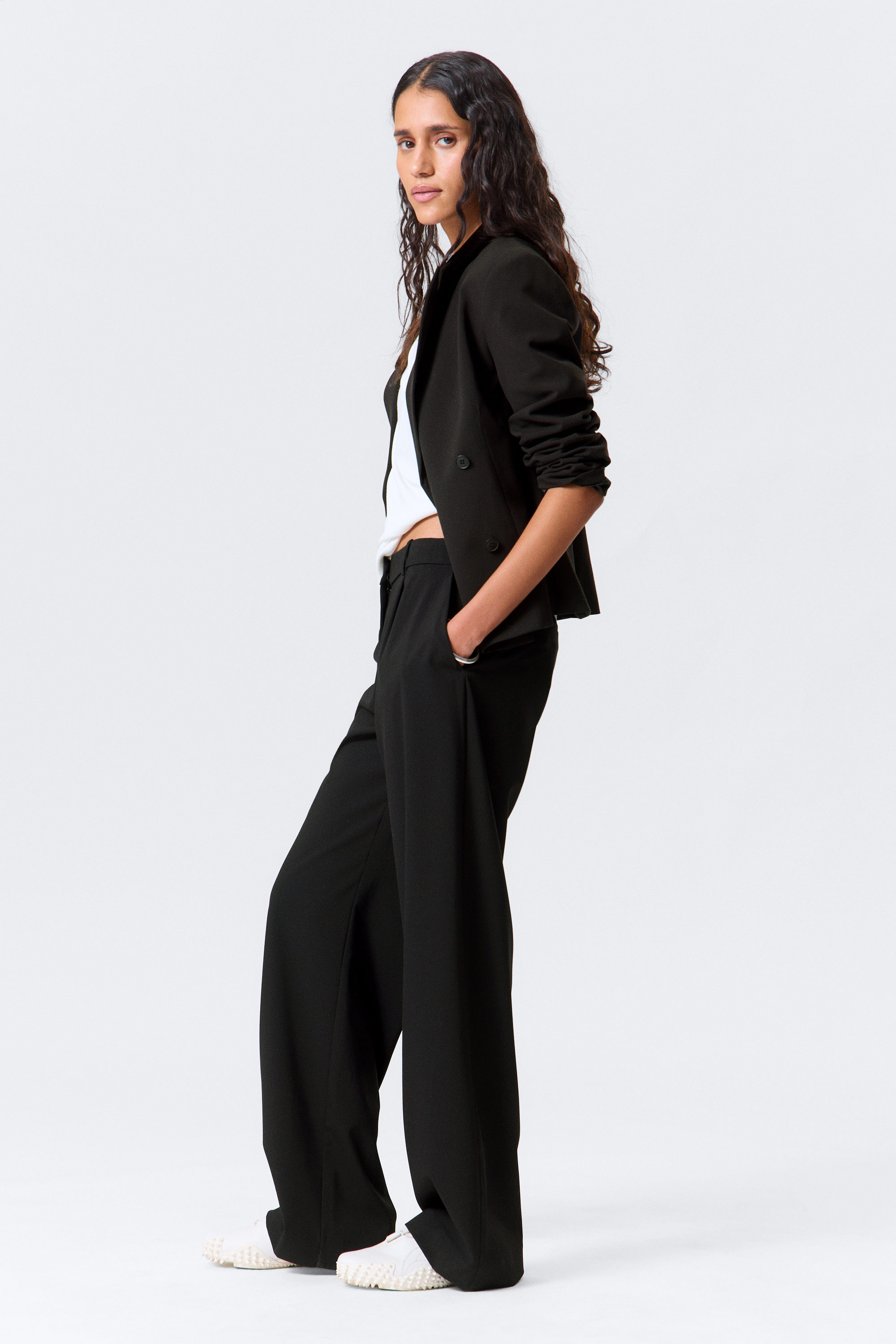 Black - Relaxed Mid Rise Pleated Suiting Trousers - 2