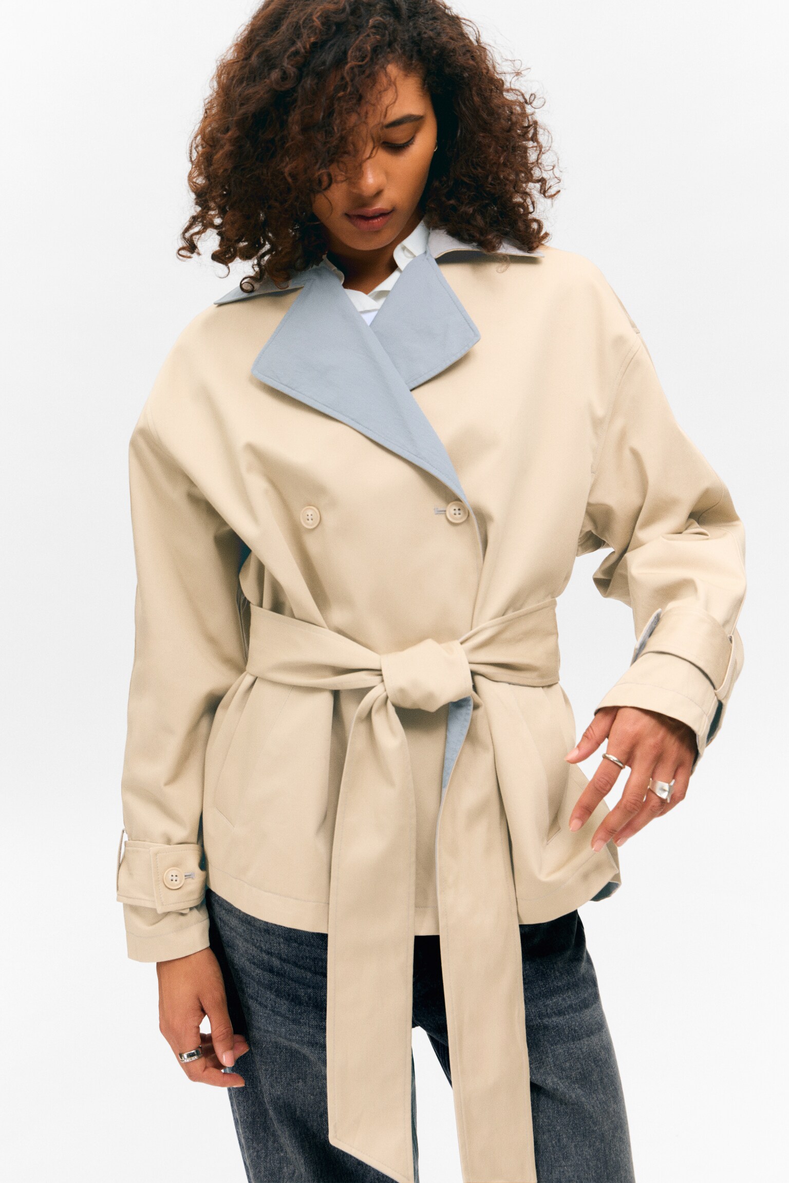 Kort dobbeltradet vendbar trenchcoat - Beige & Light Grey/Beige & Khaki Grøn - 5