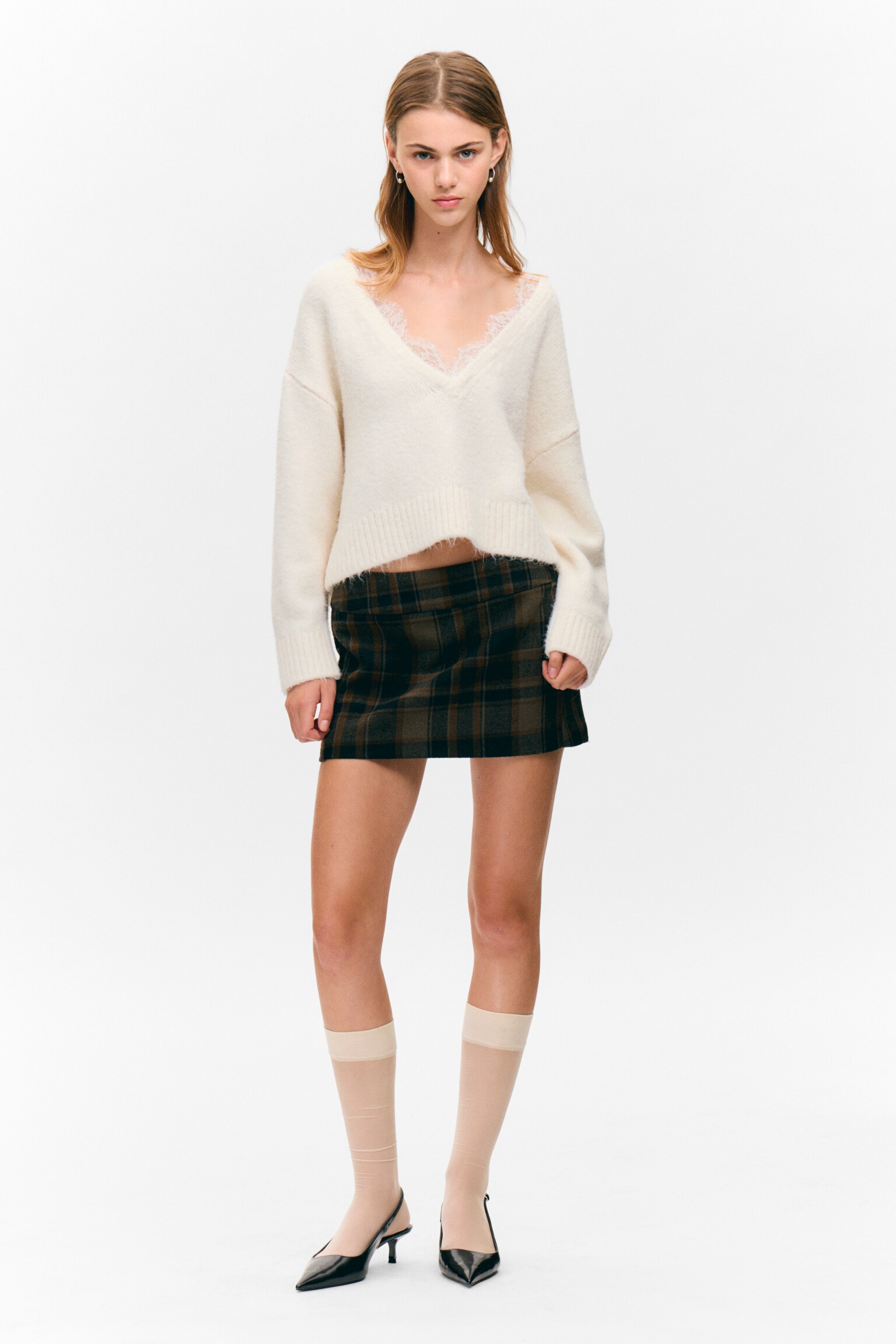 Lace-trimmed V-neck Sweater - White - 3