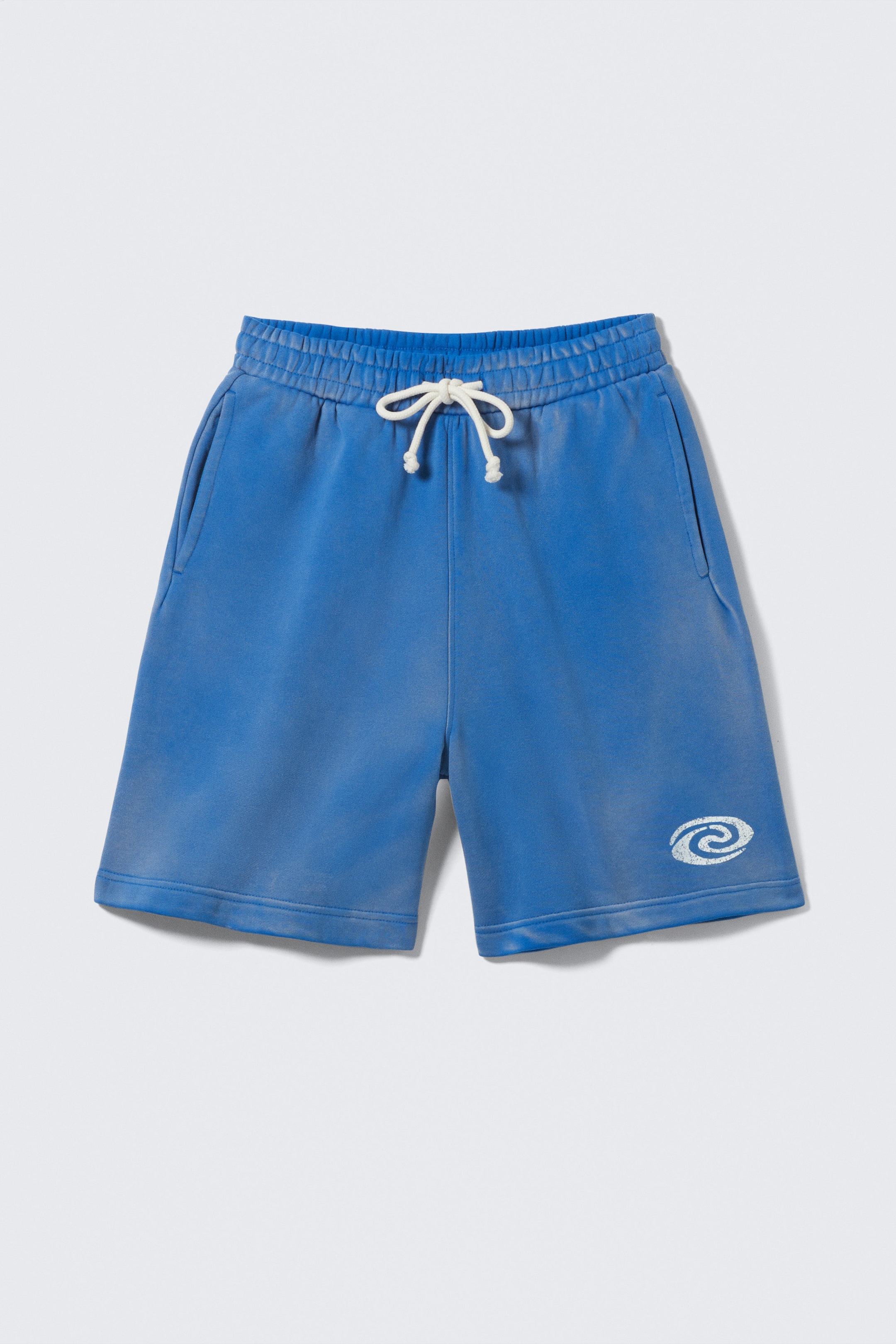 Solbleket blå – virvel - Loose fit jerseyshorts med grafisk trykk - 1