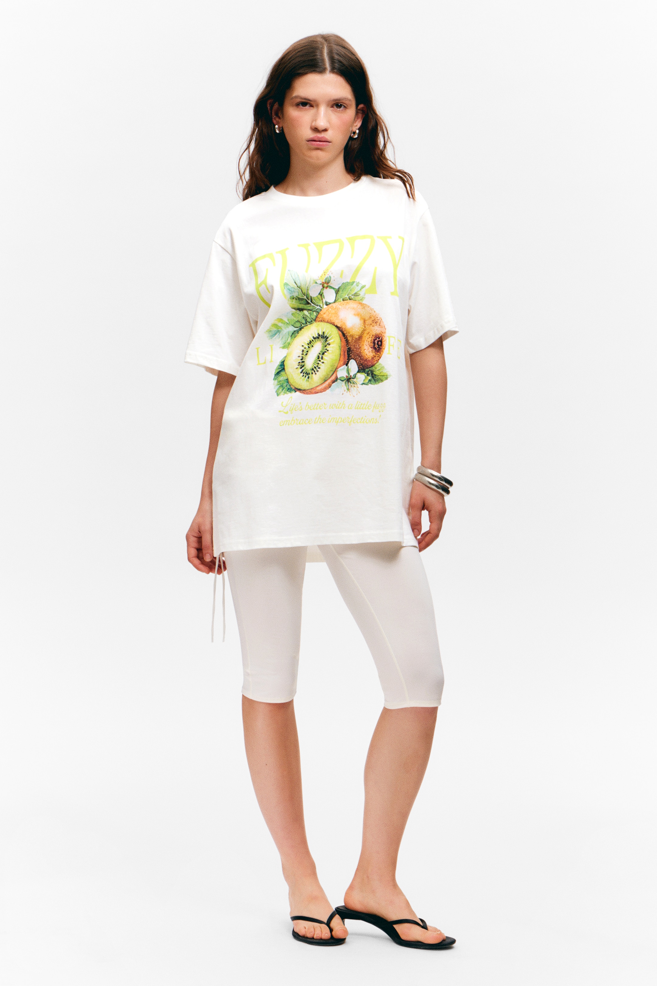 Größeres Bild anzeigen: Oversized-T-Shirt aus Baumwolle mit Grafik - Weiß - "Fuzzy" - Ladies | H&M AT 1