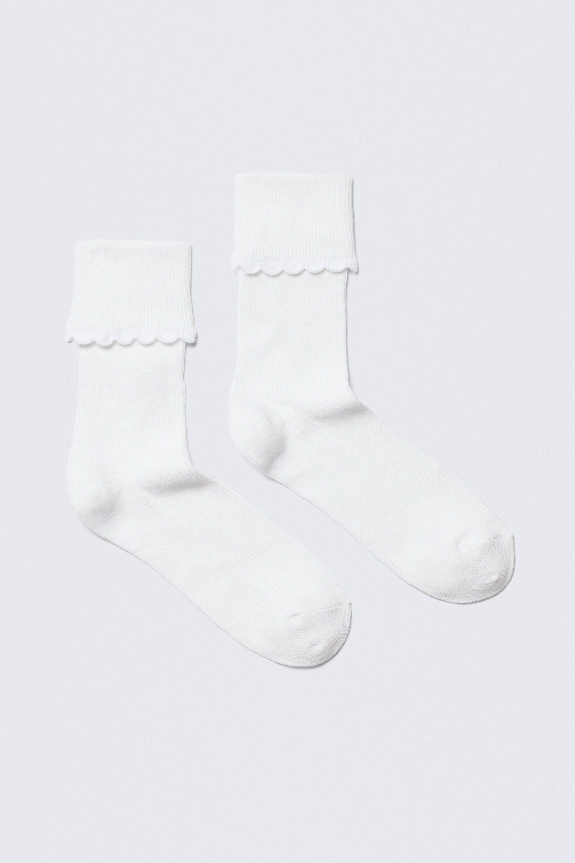 White - 2-pack Scalloped Edge Crew Socks