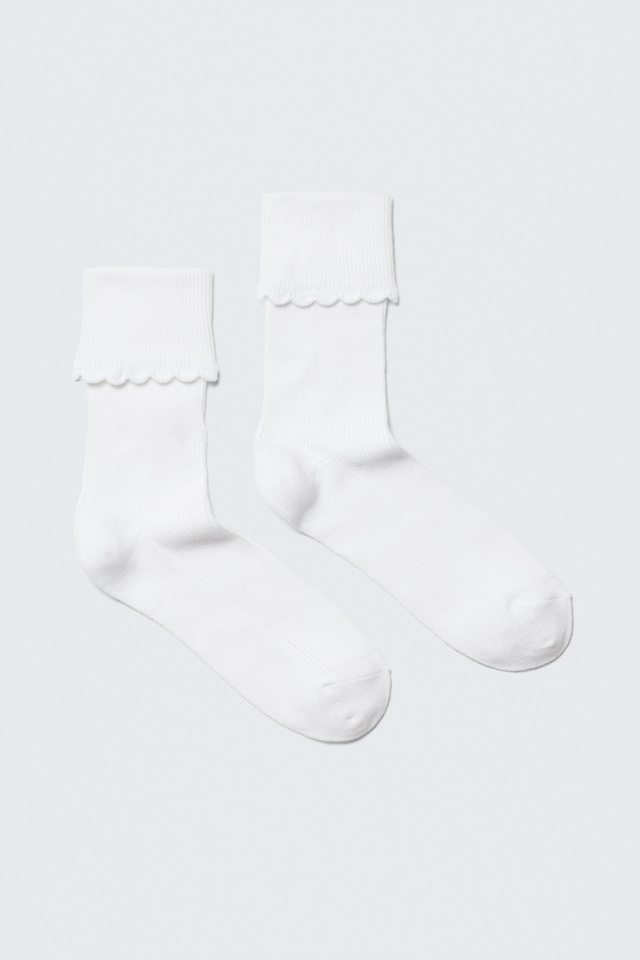 White - 2-pack Scalloped Edge Crew Socks