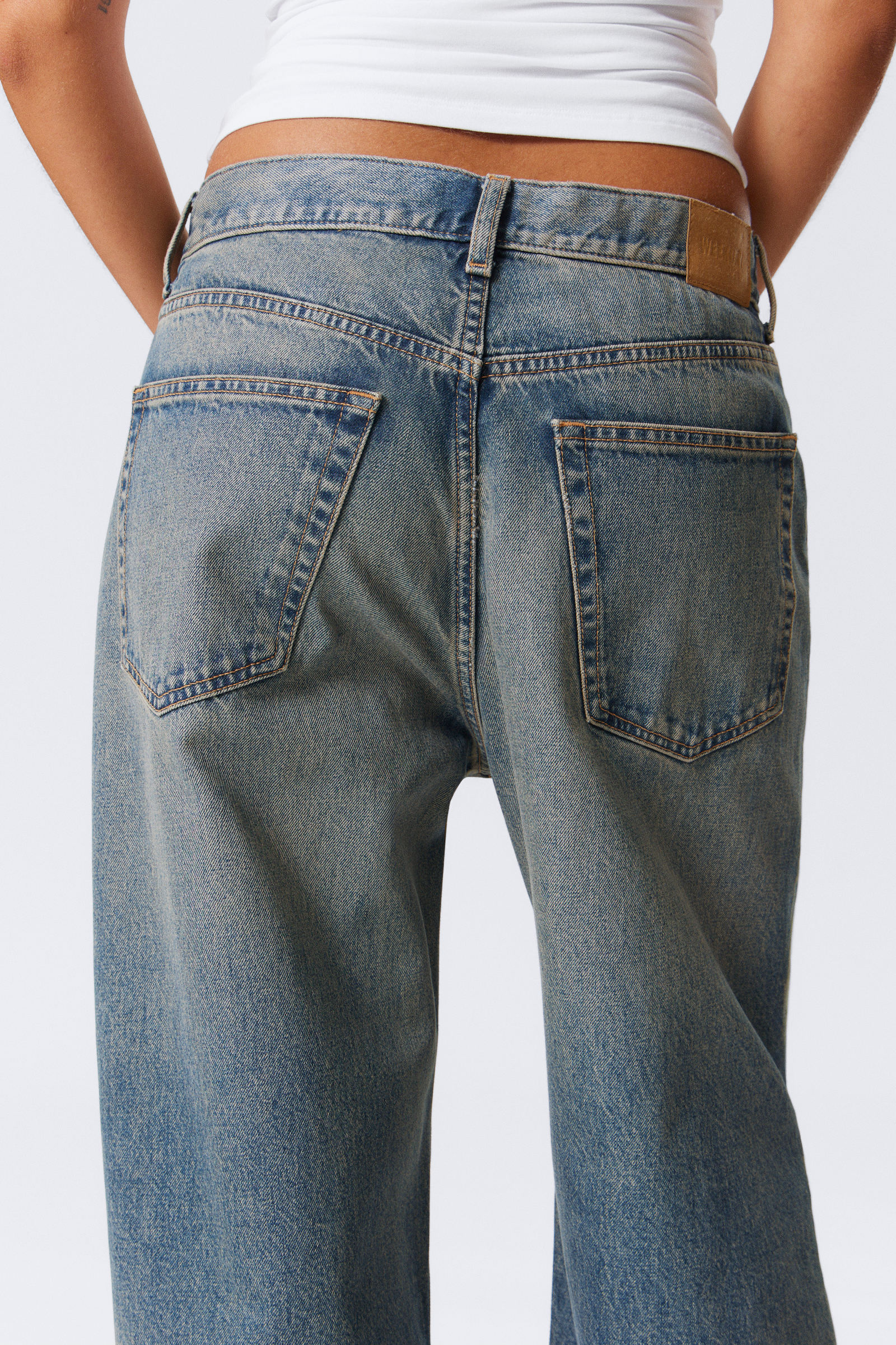 【WEEKDAY】Galaxy Loose Straight Jeans ルーズ ストレート galaxy loose straight leg jeans - Steel Blue - Medium Blue