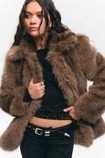 Braun - Schößchenjacke aus Kunstpelz - 1