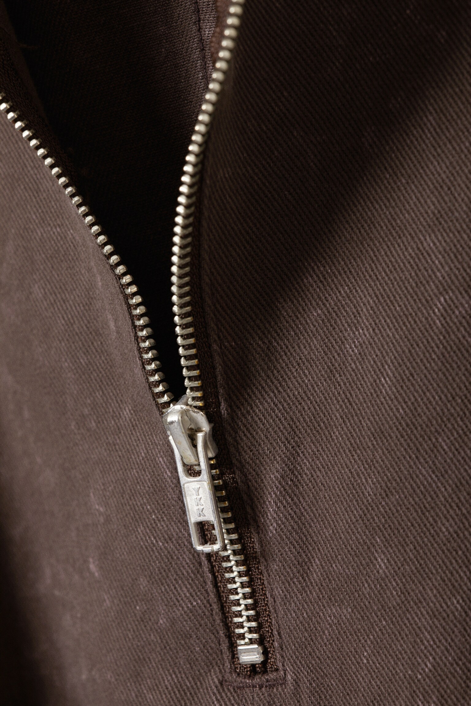 Ärmelloses Minikleid aus Baumwoll-Twill - Verwaschenes Dunkelbraun/Weiß/Verwaschenes Khakigrün - 4
