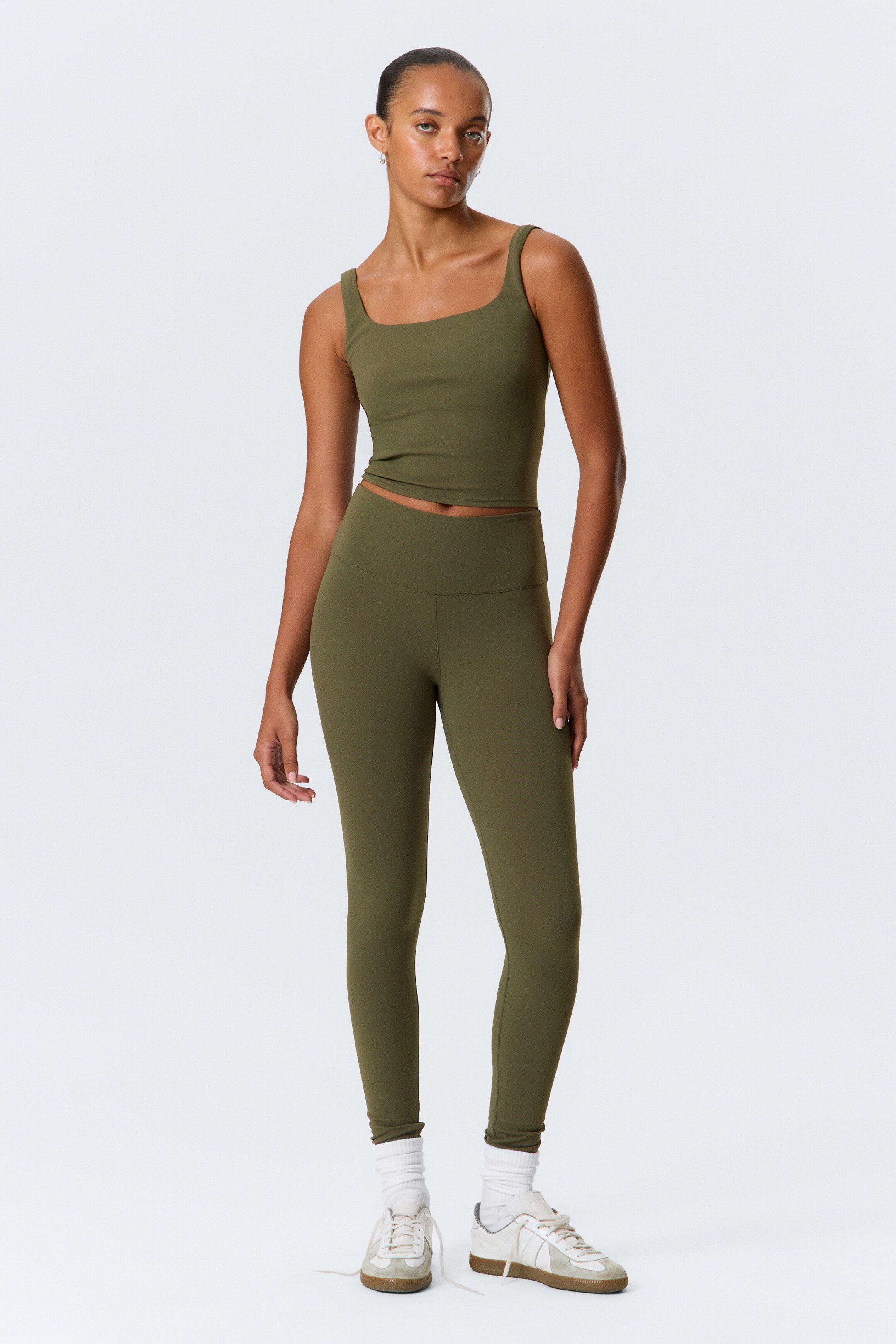 Zobacz większy obraz: Legginsy sportowe z wysokim stanem - Ciemna zieleń khaki - ONA | H&M PL 1