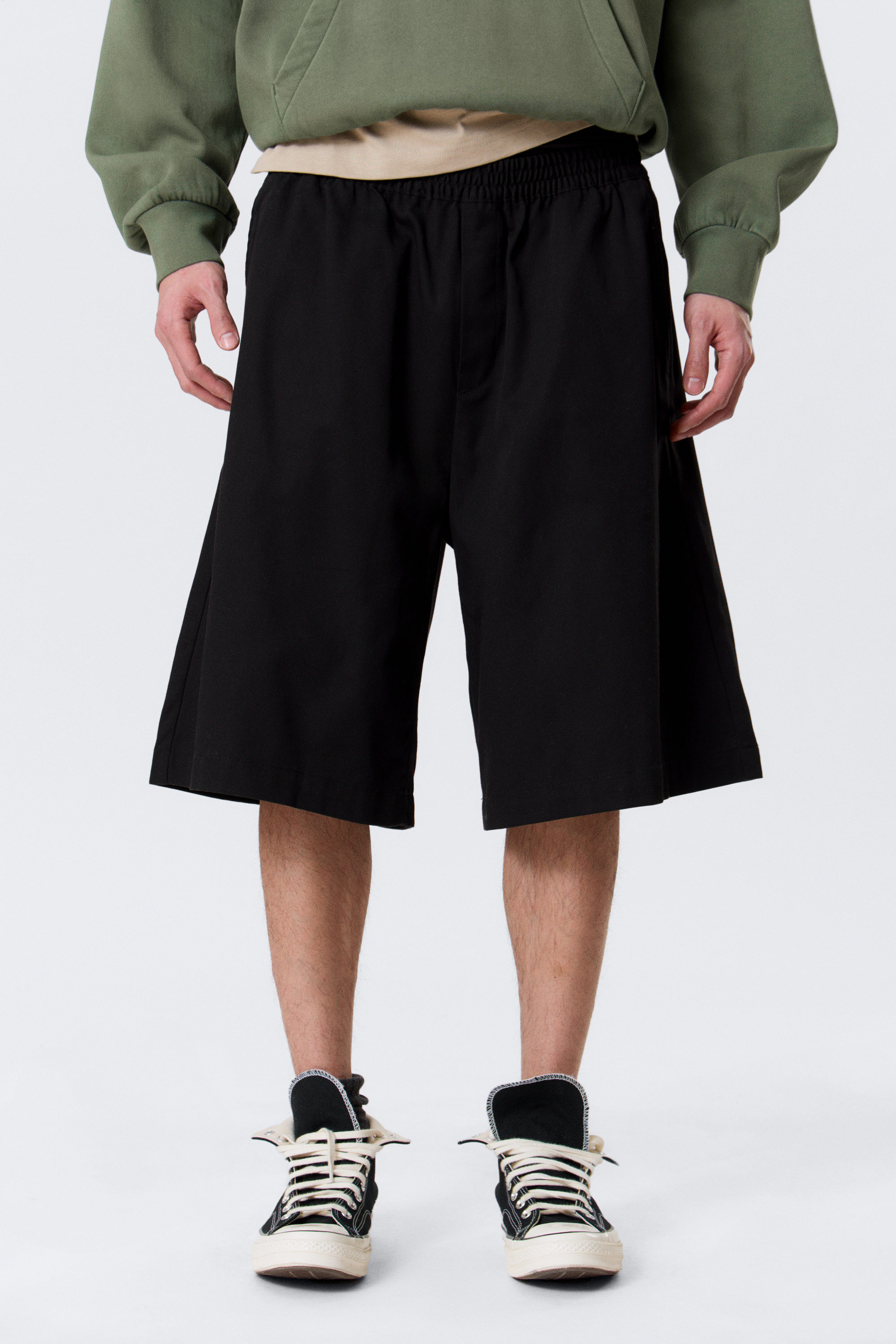 loose fit mid rise chino shorts - Black | Weekday WW