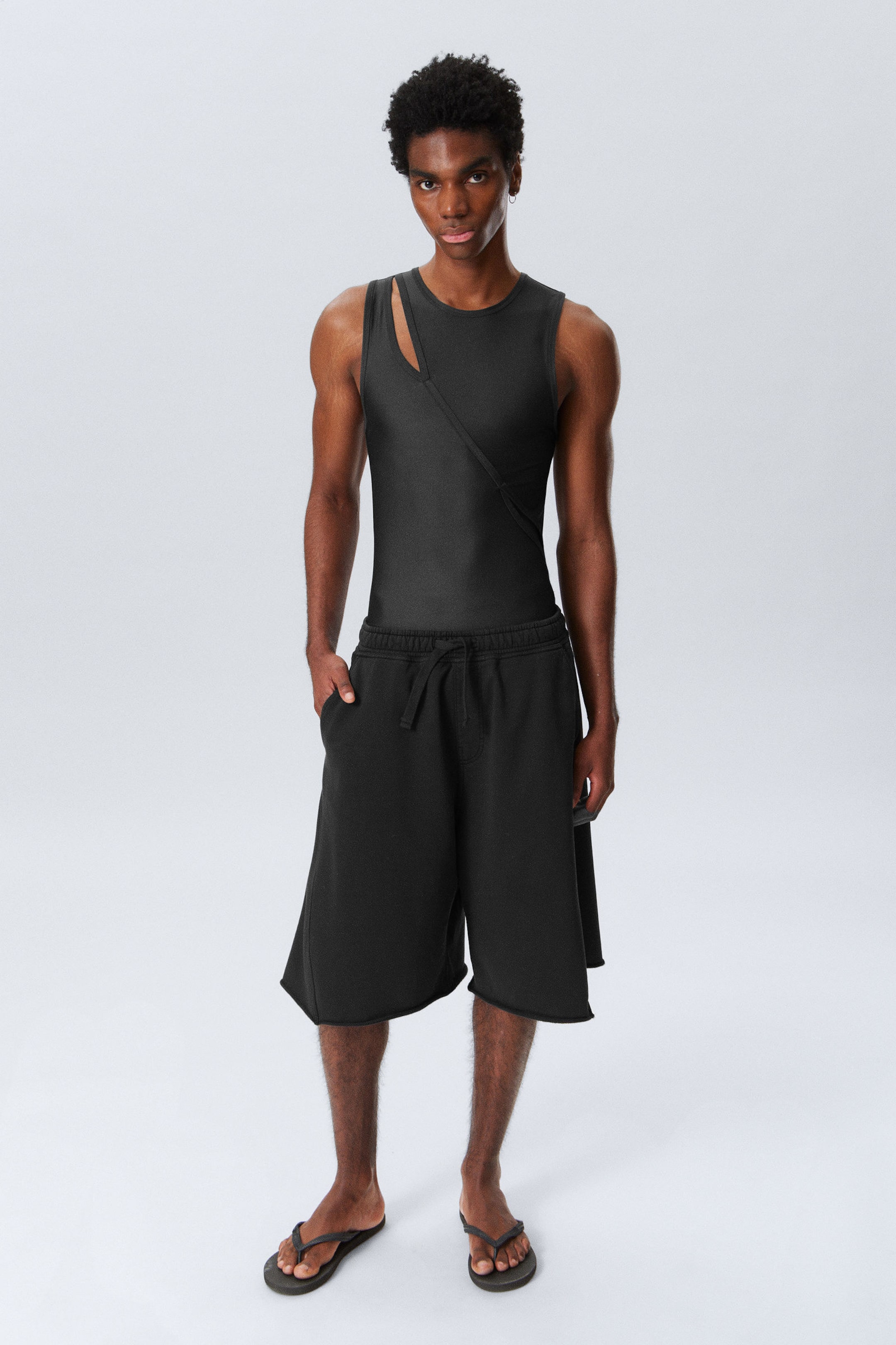#3A3A3D - Lockere knielange Jersey-Shorts - 2