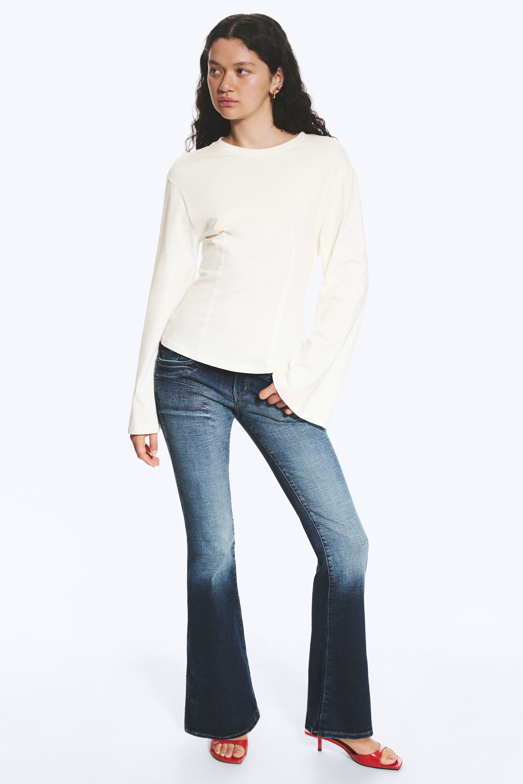 Staubiges Weiß - Eng anliegendes Langarmtop - 3