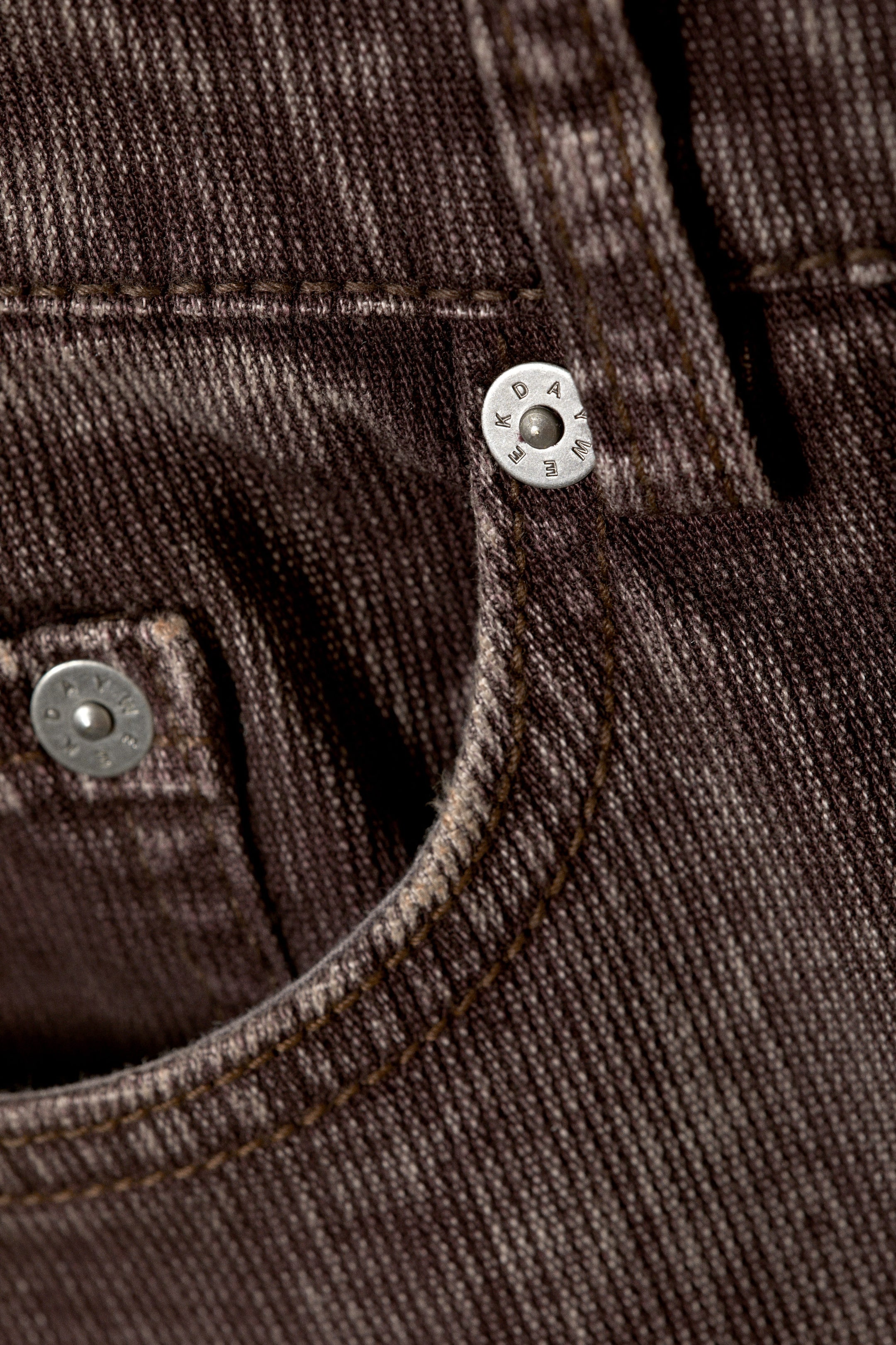 Strukturerad mörkbrun - Låga bootcut byxor i bomull - 2