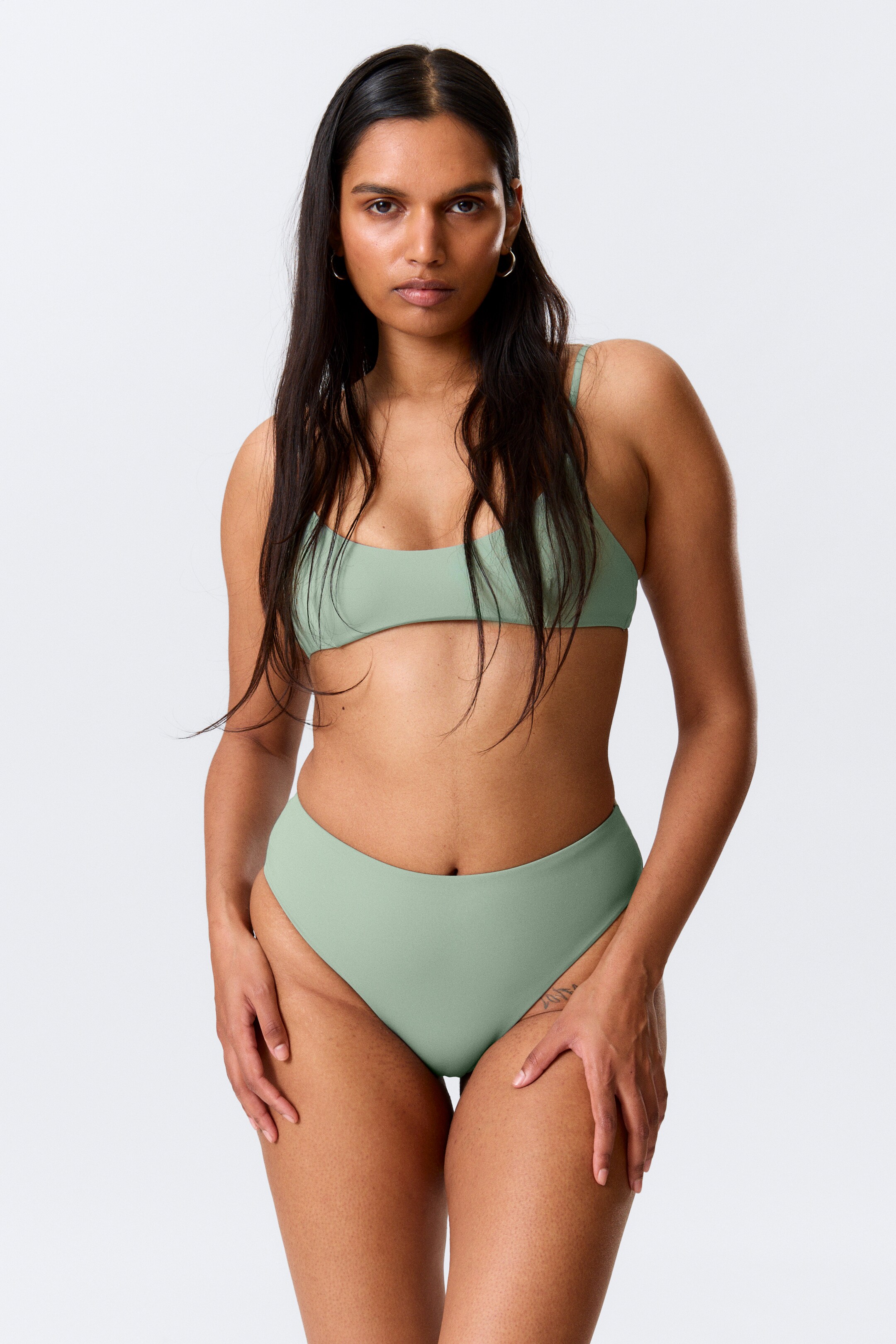 Zobrazit větší obrázek: High Rise Brazilian Bikini Bottoms - Pastelově zelená - ŽENY | H&M CZ 1