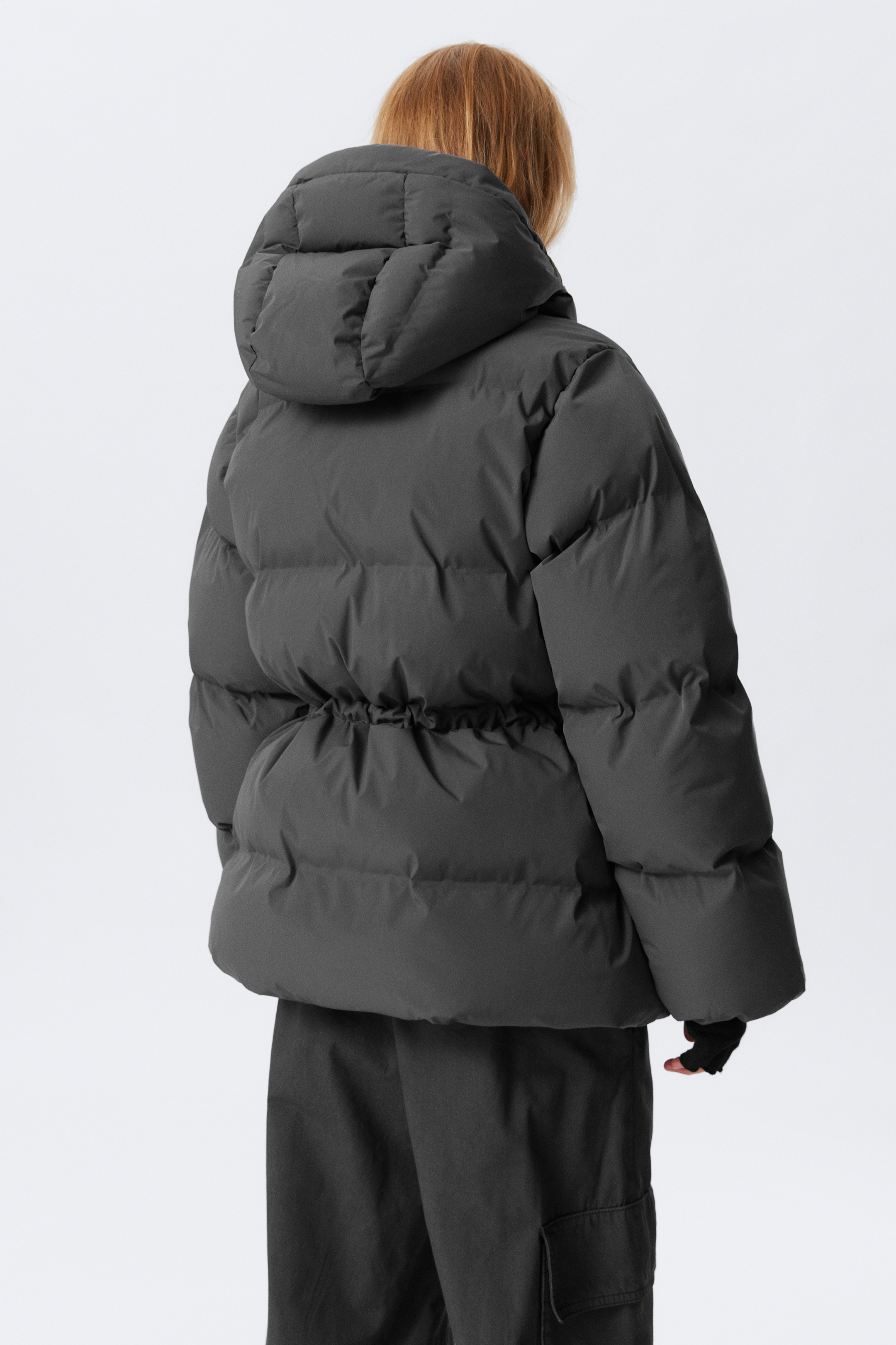 Visualizza immagine più grande: Waisted Puffer Jacket - Grigio scuro - DONNA | H&M IT 4