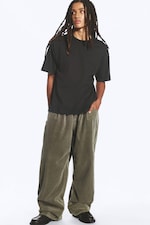 Ausgewaschenes Dunkelgrau - T-SHIRT MIT ENTSPANNTER PASSFORM - 1