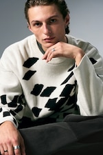 Dirty White - Kachelmuster - Boxy Jacquard-Pullover mit Grafikmuster - 2