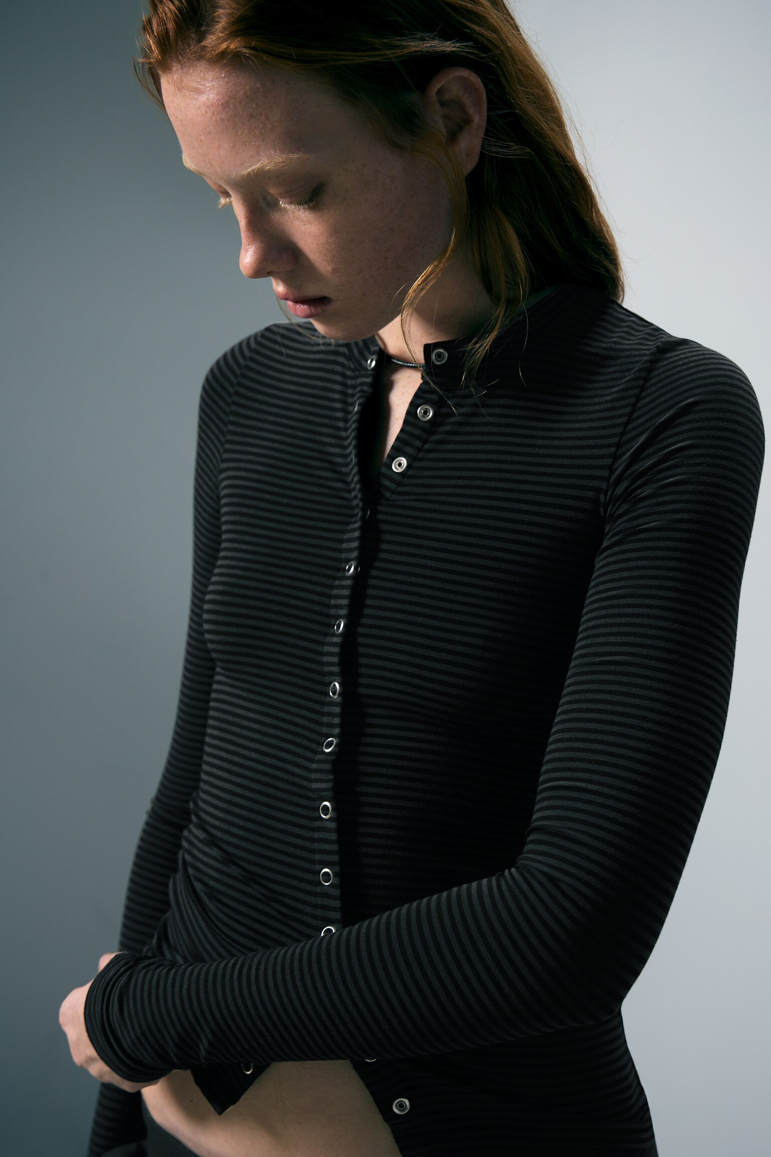 Slim Long-Sleeved Buttoned Cardigan - Gris foncé rayé/Black - 1