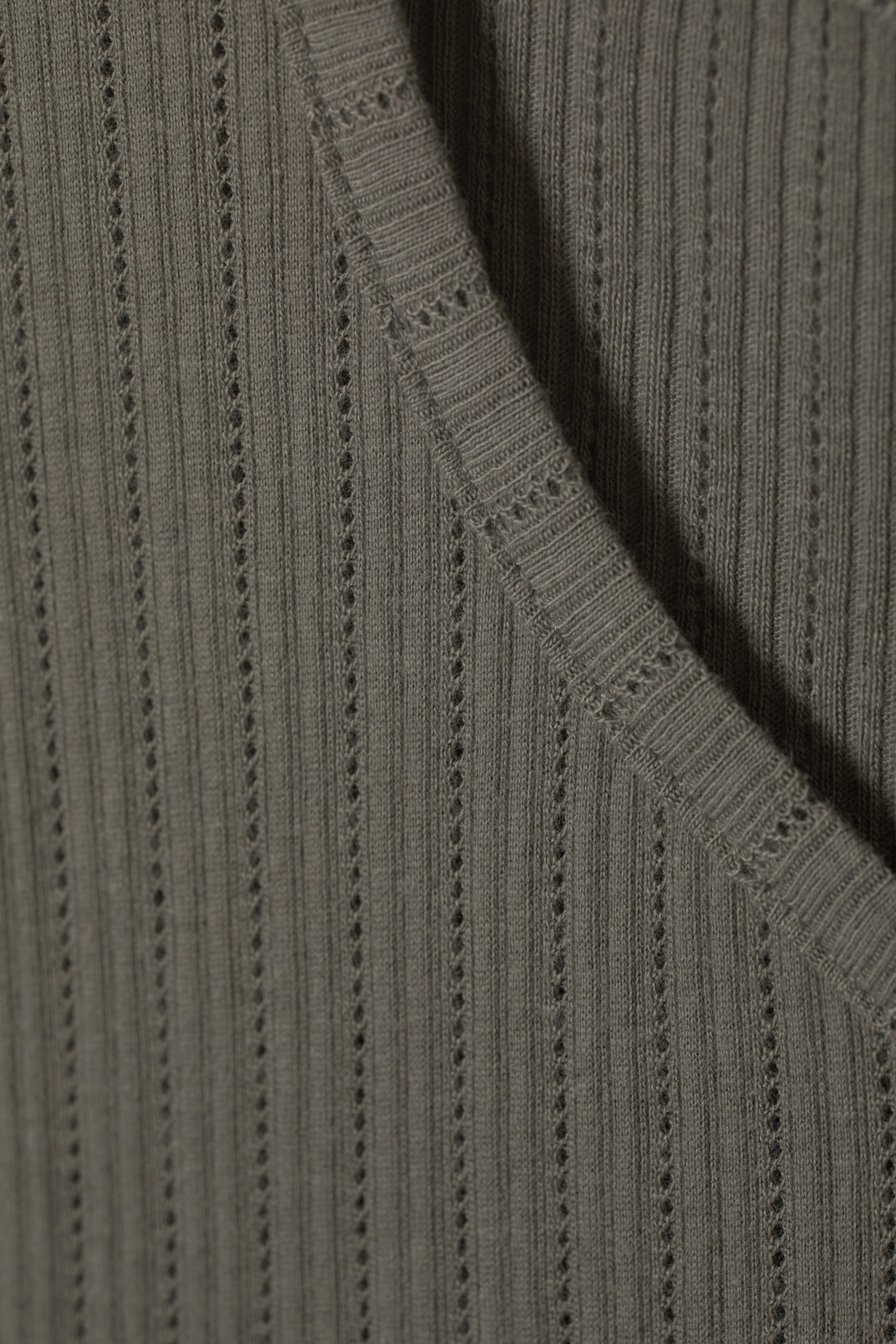 Dunkles Khaki - Lockeres Tanktop in Pointelle-Strick - 1