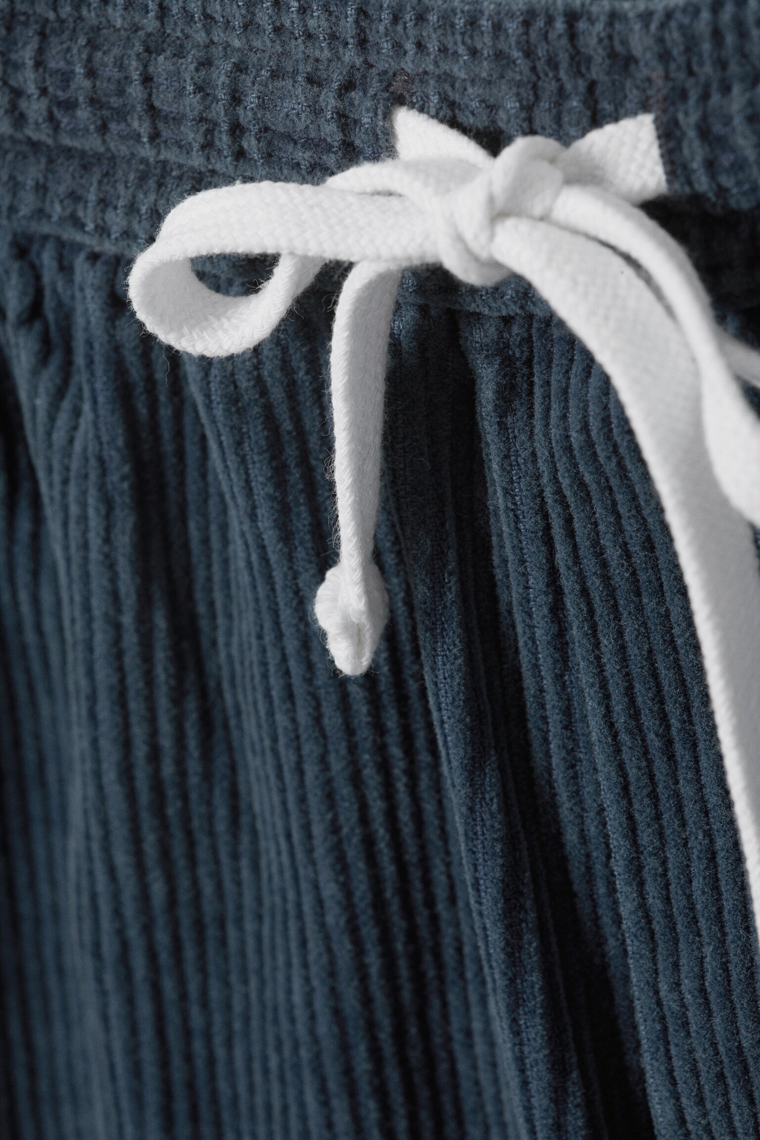 Relaxed Corduroy Drawstring Shorts - Dark Blue/Black - 2