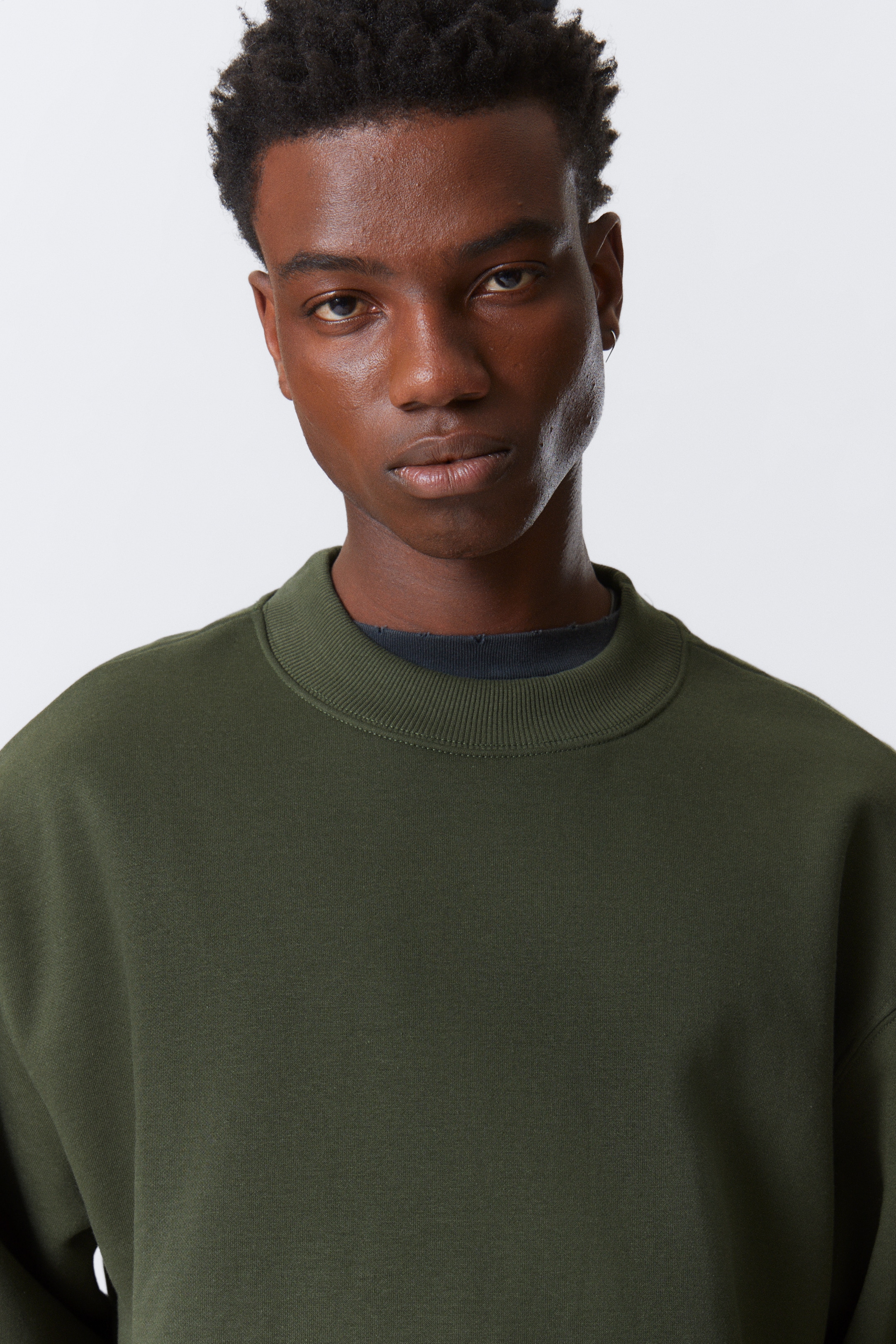 Größeres Bild anzeigen: Schweres Sweatshirt mit relaxter Passform - Dunkles Khakigrün - Men | H&M AT 2