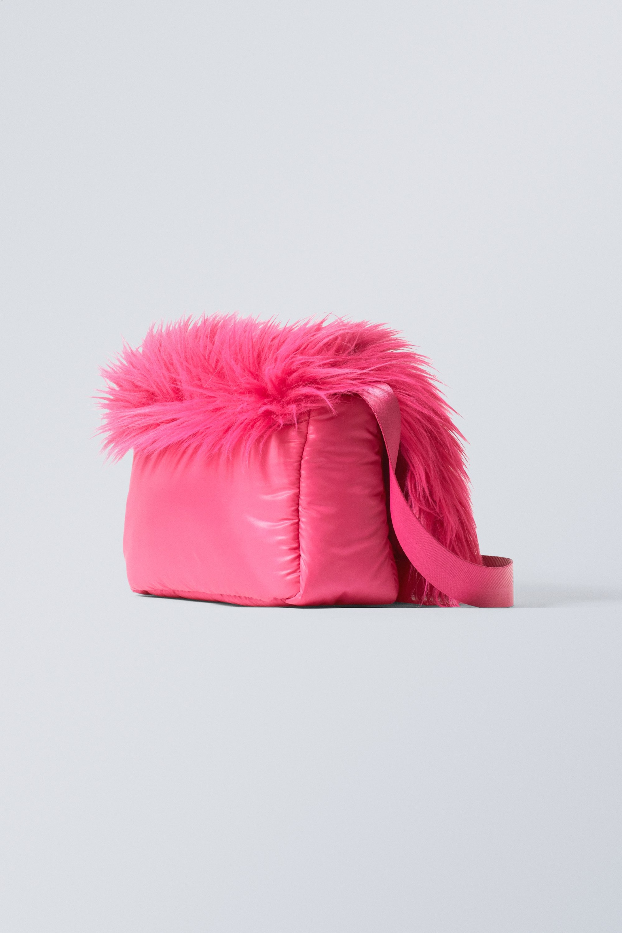Rosa - Handtasche Amie aus Fellimitat - 1