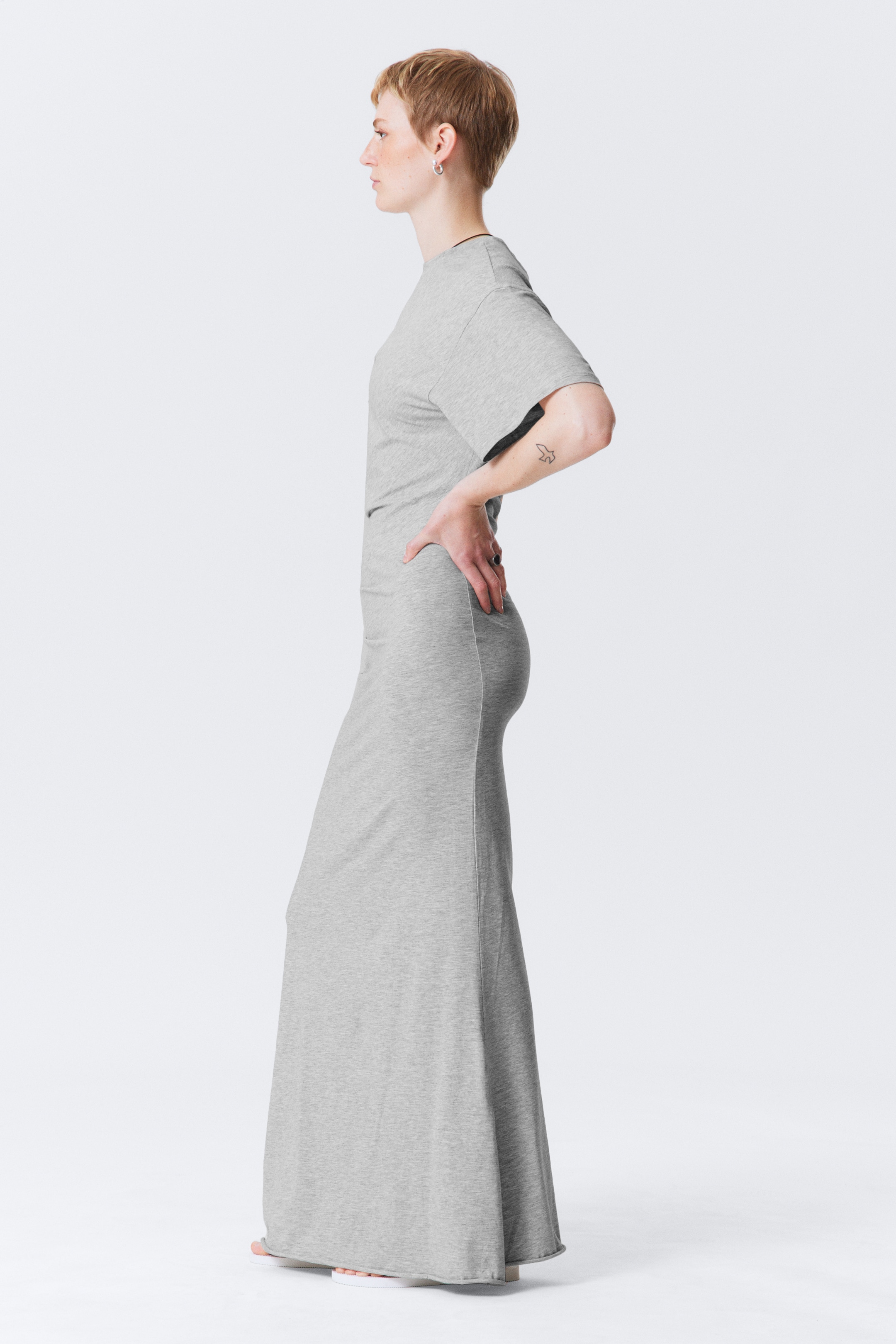 Grösseres Bild ansehen: Kurzärmeliges Maxikleid mit Raffung - Hellgrau meliert - DAMEN | H&M CH 4