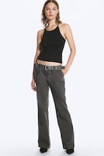Black - Schmal geschnittenes Racerback-Tanktop - 1