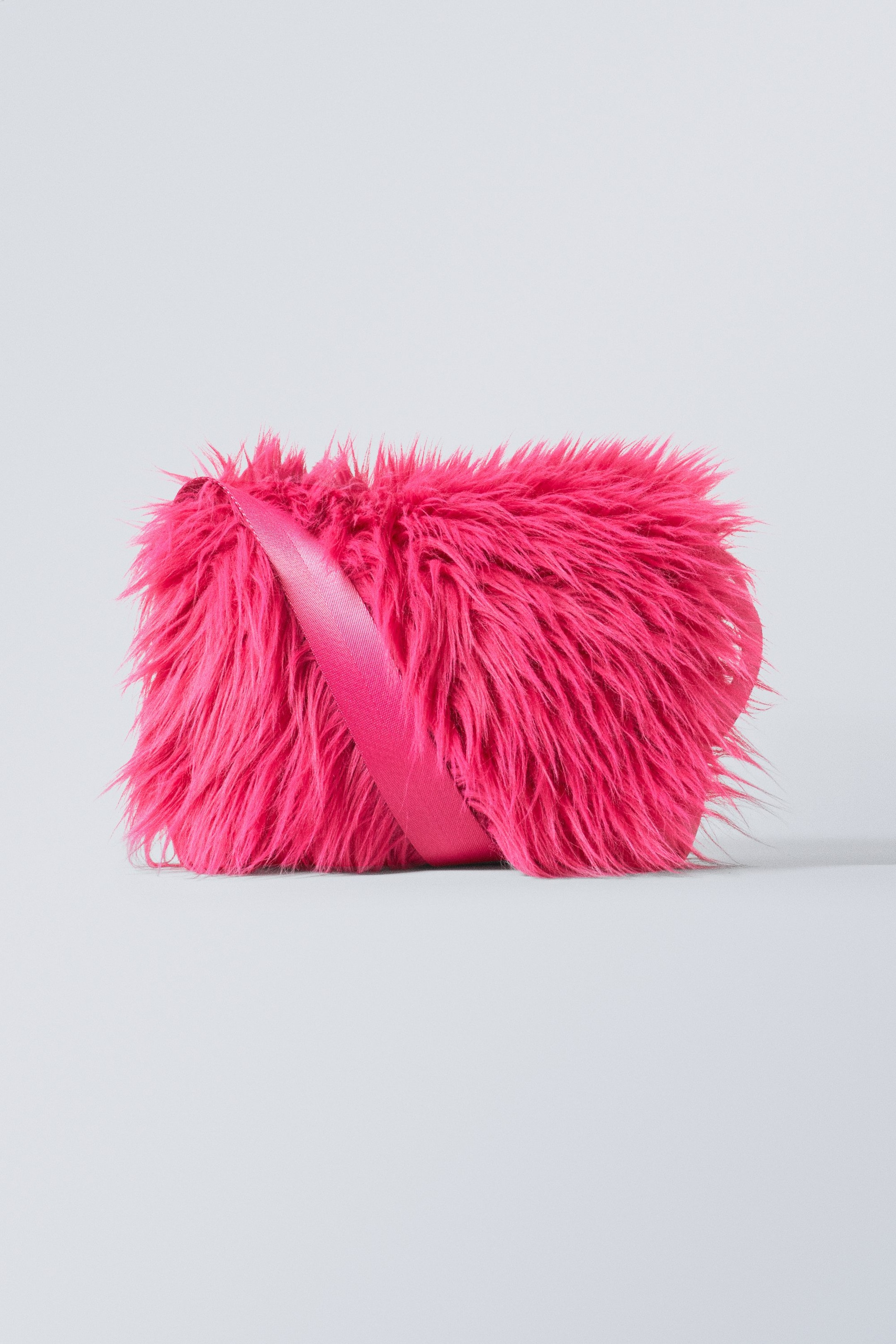Rosa - Handtasche Amie aus Fellimitat - 0
