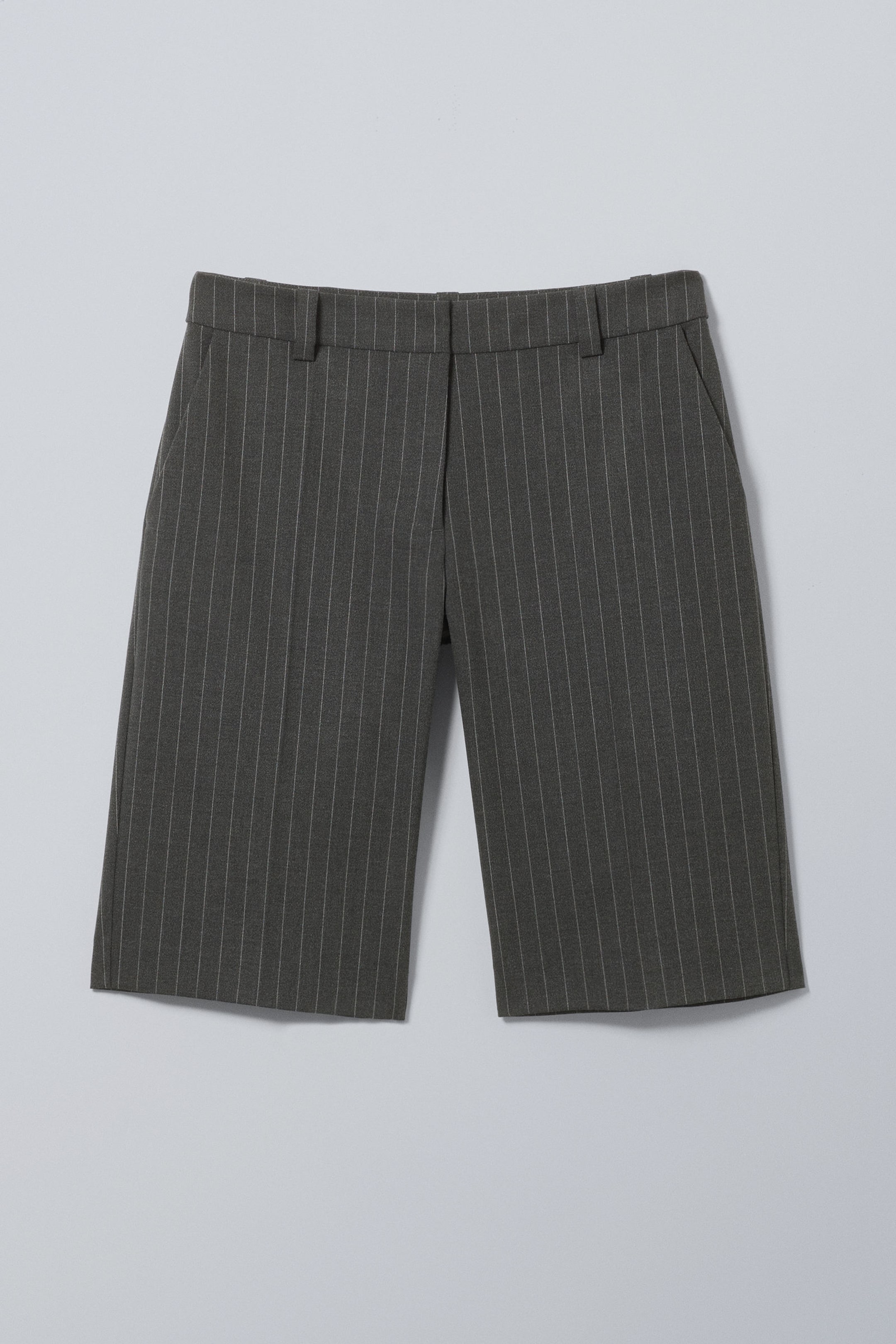 Dunkelgrauer Nadelstreifen - Knielange Anzugshorts - 0