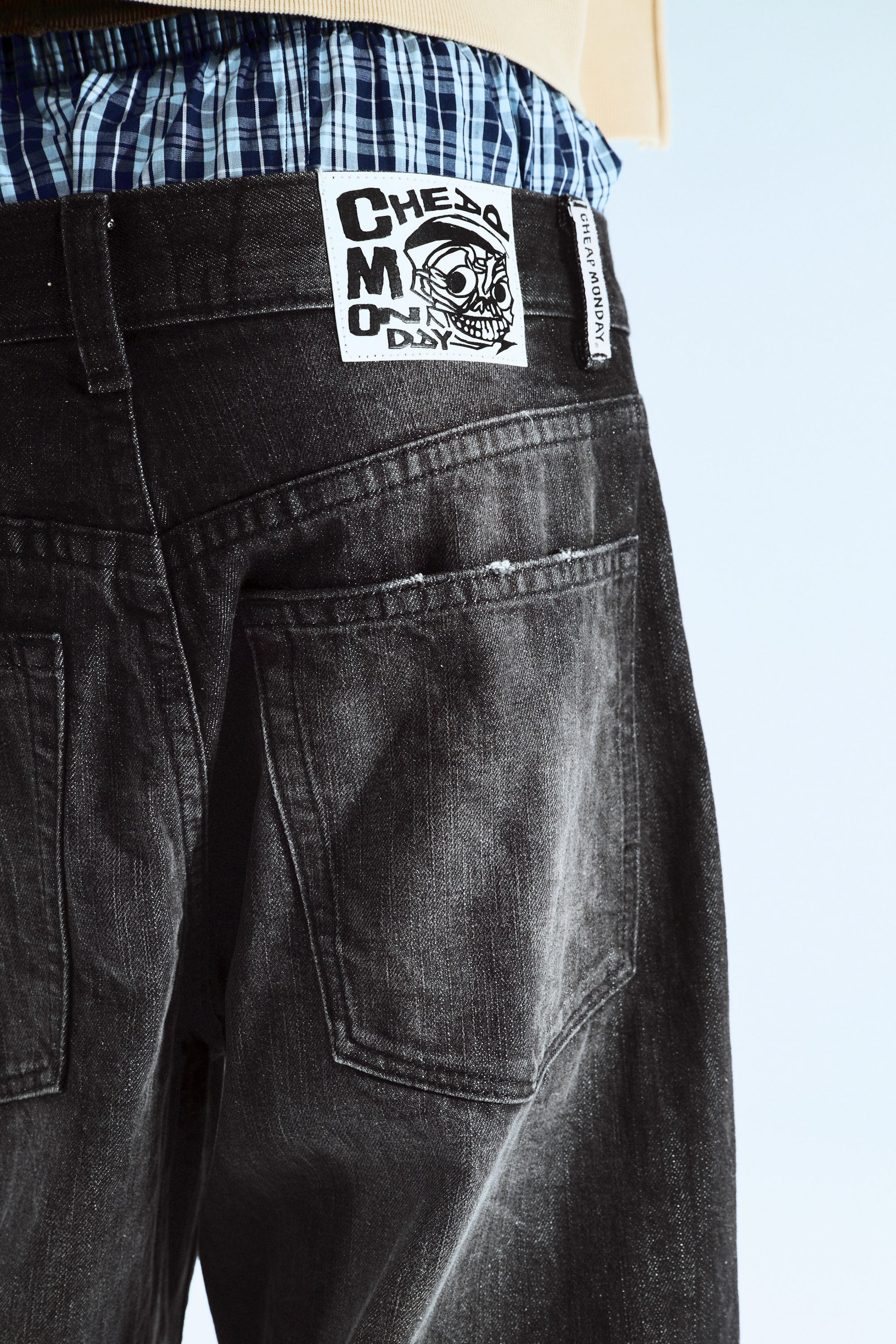 Chafe Black - Looser Regular Waist Loose Straight Jeans - 6