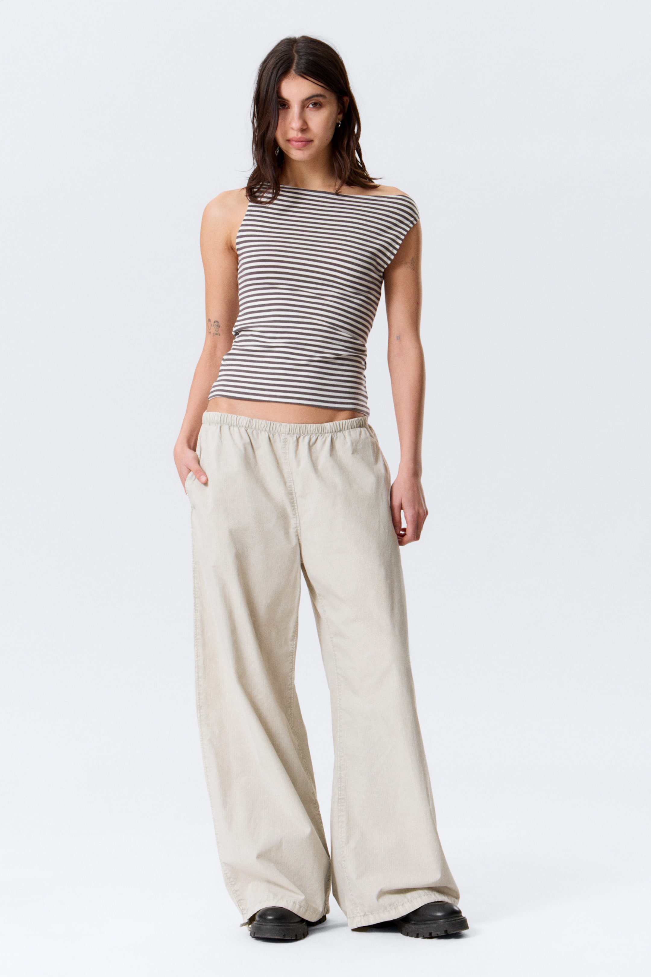 Grey & White Stripes - Annie Striped Sleeveless Boat-Neck Top - 2