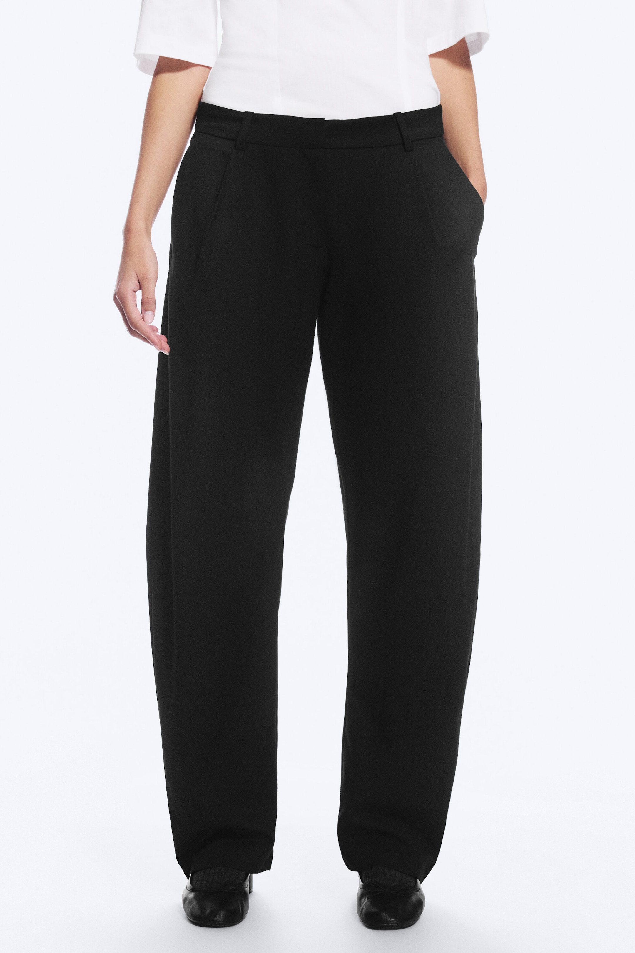 Black - Loose Fit Barrel Leg Suiting Trousers - 3