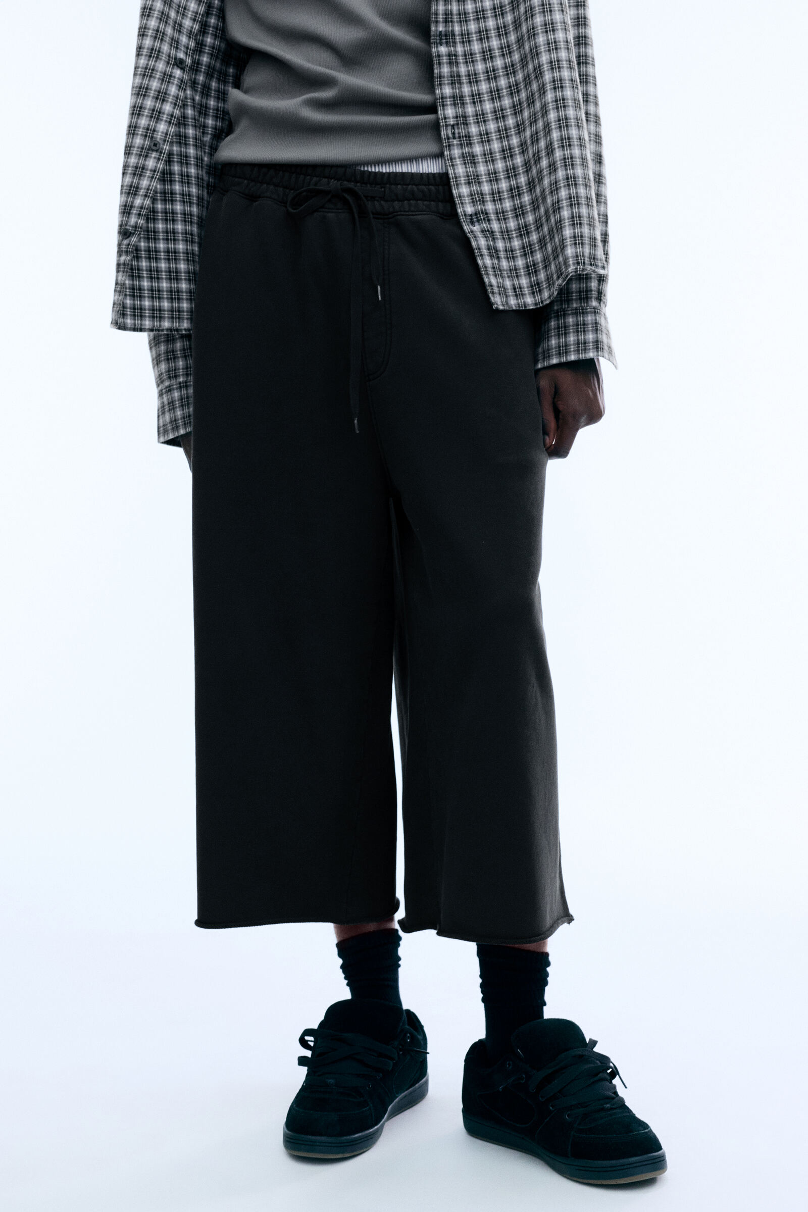 Baggy three-quarter sweatpants