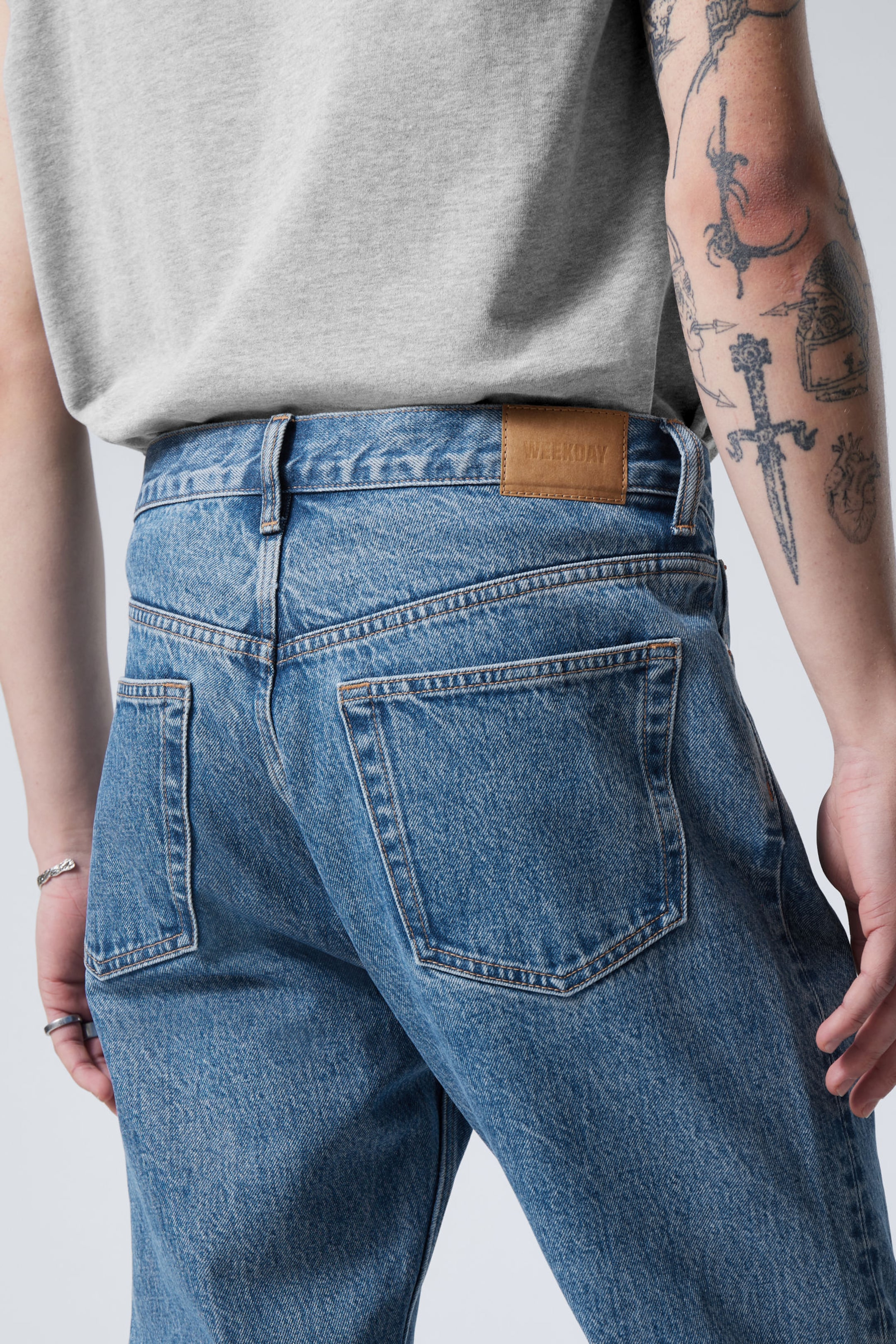 90s Blue - Medium Blue - Space Relaxed Straight Leg Jeans - 4