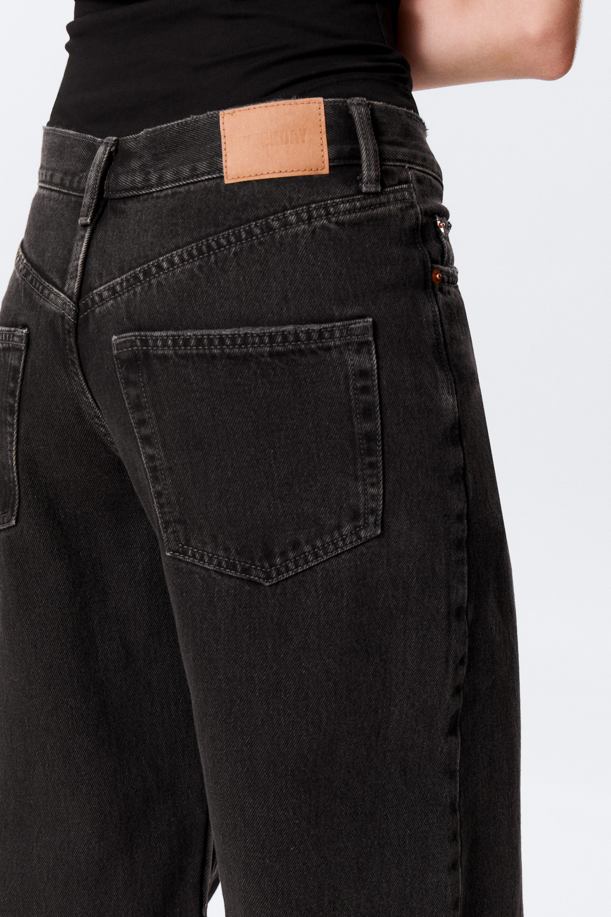 Tuned Black - Lågmidjade Lediga Vida Jeans - 2