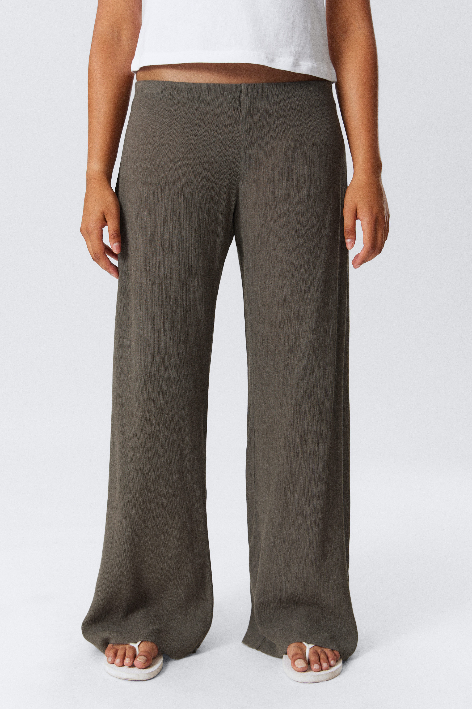 Dark Brown - Crinkled Low-Rise Wide-Leg Trousers - 2