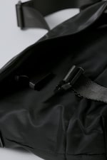 Schwarz - Kleine Messenger-Bag - 2